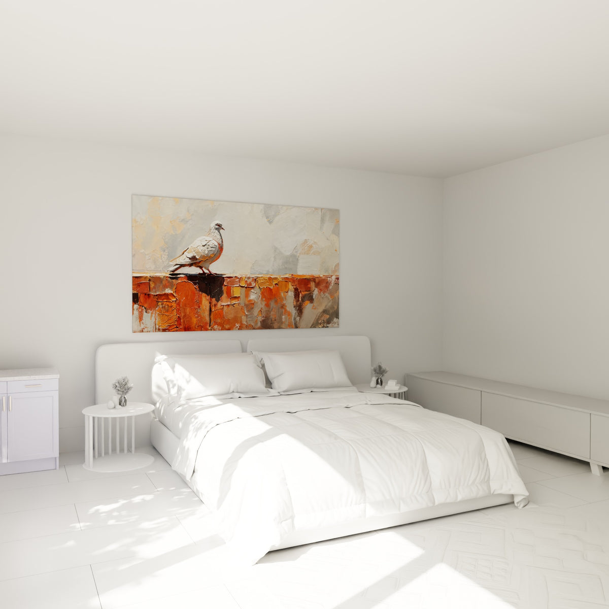 Oiseau blanc au plumage délicat, mur ocre et brun, accroché au-dessus d'un lit dans une chambre claire
