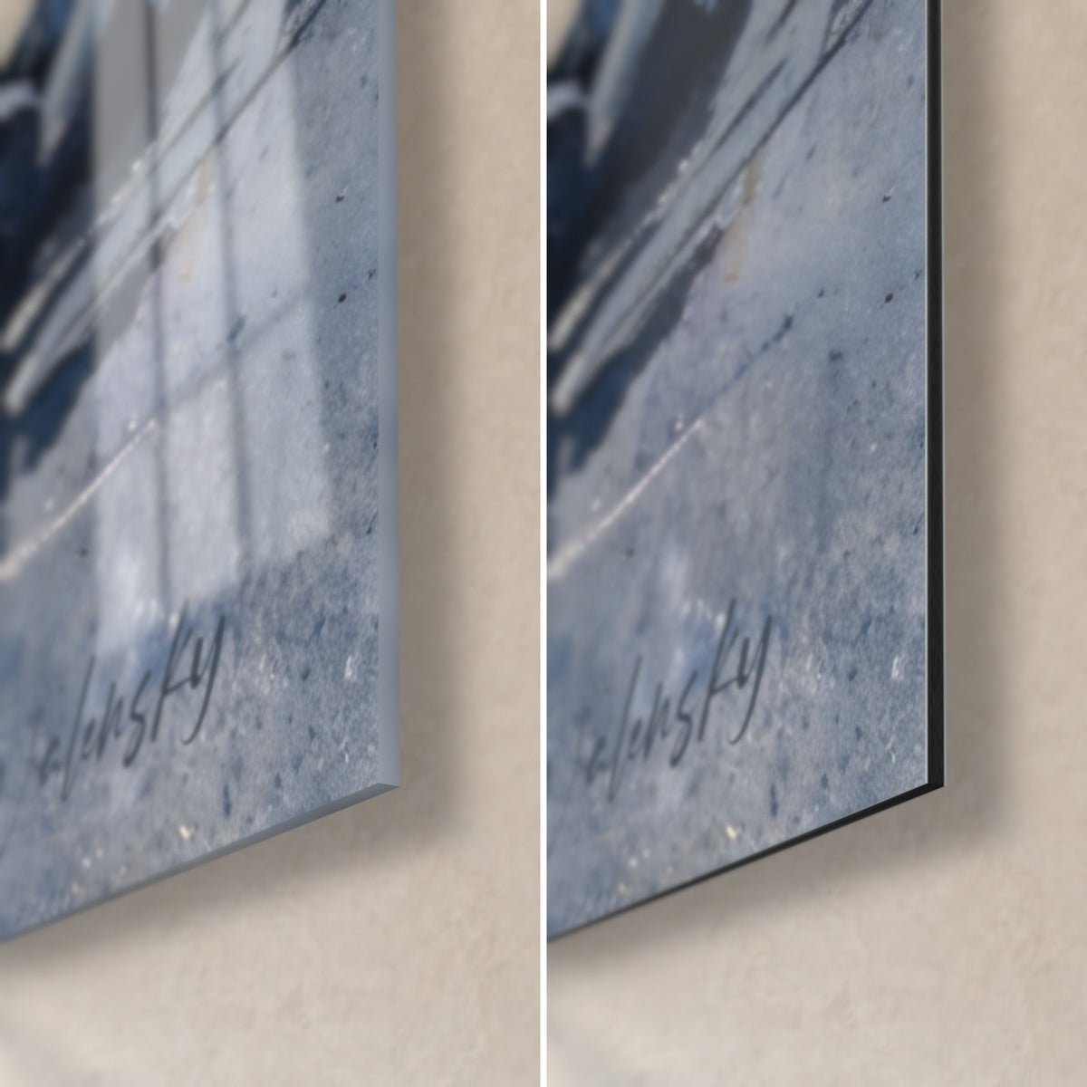 Tableau oiseau gris-bleu en aquarelle, coin bas droit : verre acrylique brillant à gauche, alu Dibond mat à droite, tranche de 3 mm