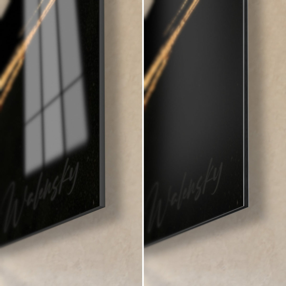 Tableau colombe noire aux éclats d'or, coin bas droit : verre acrylique brillant avec reflets à gauche, Dibond mat à droite, tranche de 3 mm