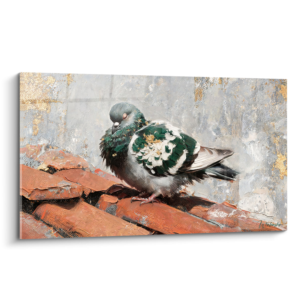 Colombe au plumage vert et blanc perchée sur des tuiles terracotta patinées et dorées