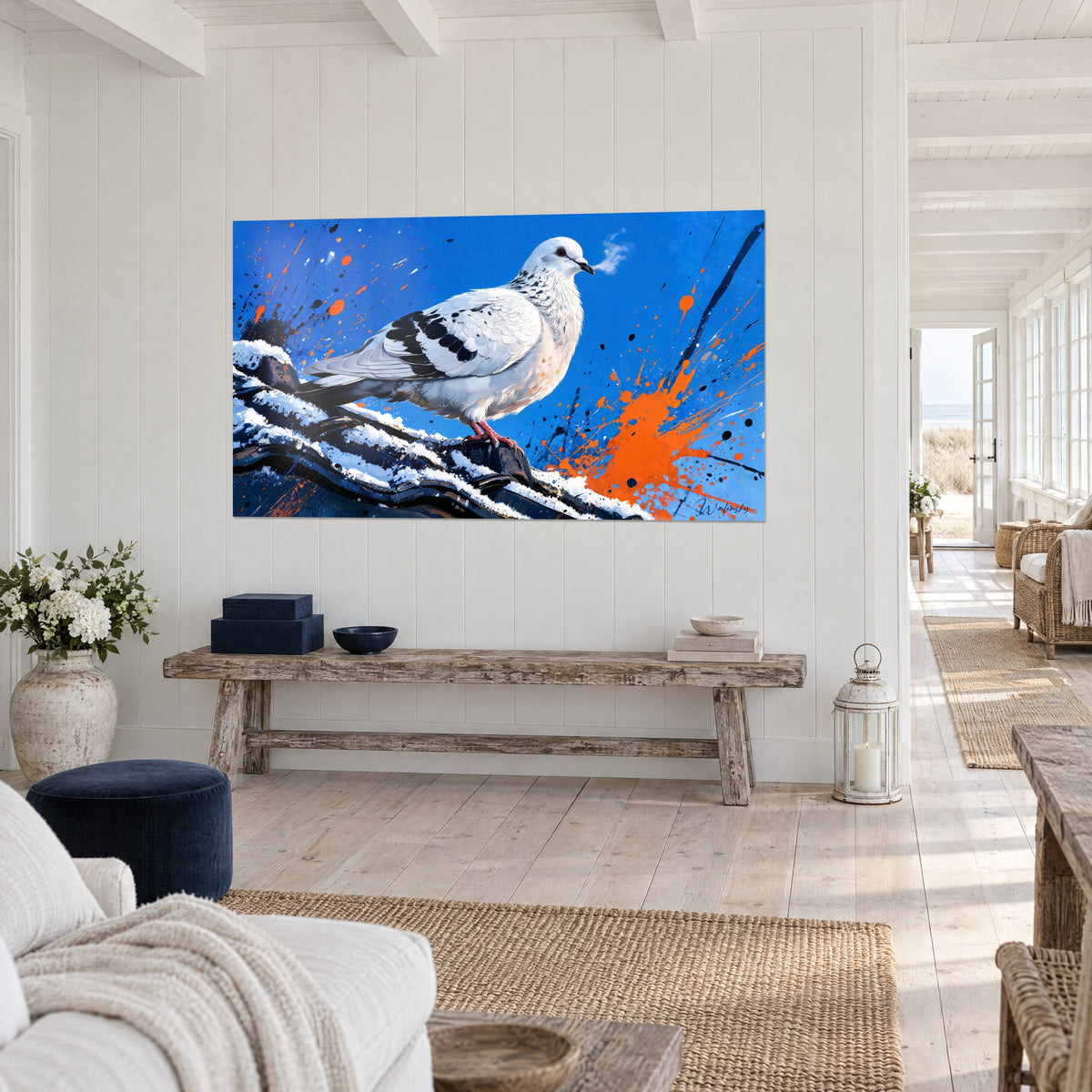 Cuadro Pájaro de plumaje blanco nieve, alas moteadas de negro sobre fondo azul vivo con una estela naranja, pared blanca de una casa junto al mar