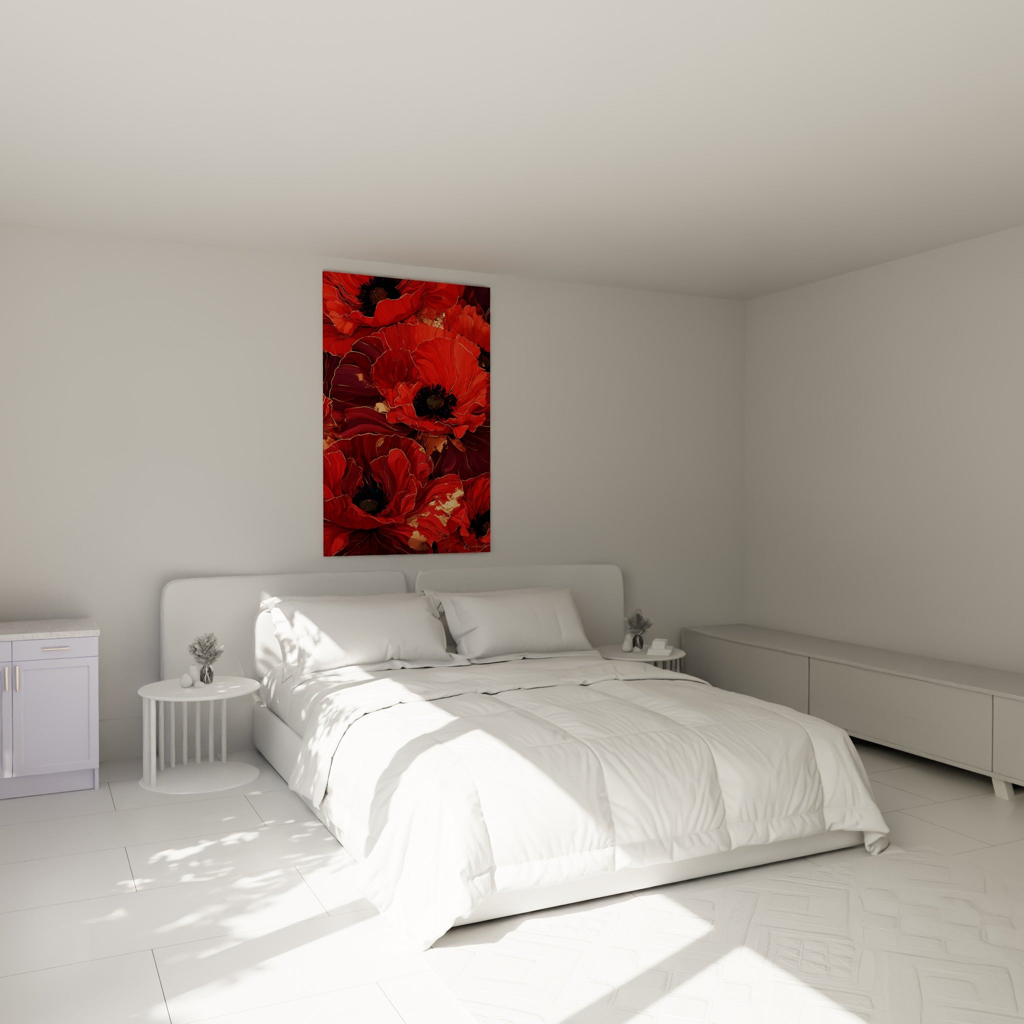 Fleurs de coquelicot rouges et dorées disposées au-dessus d'un lit dans une chambre claire
