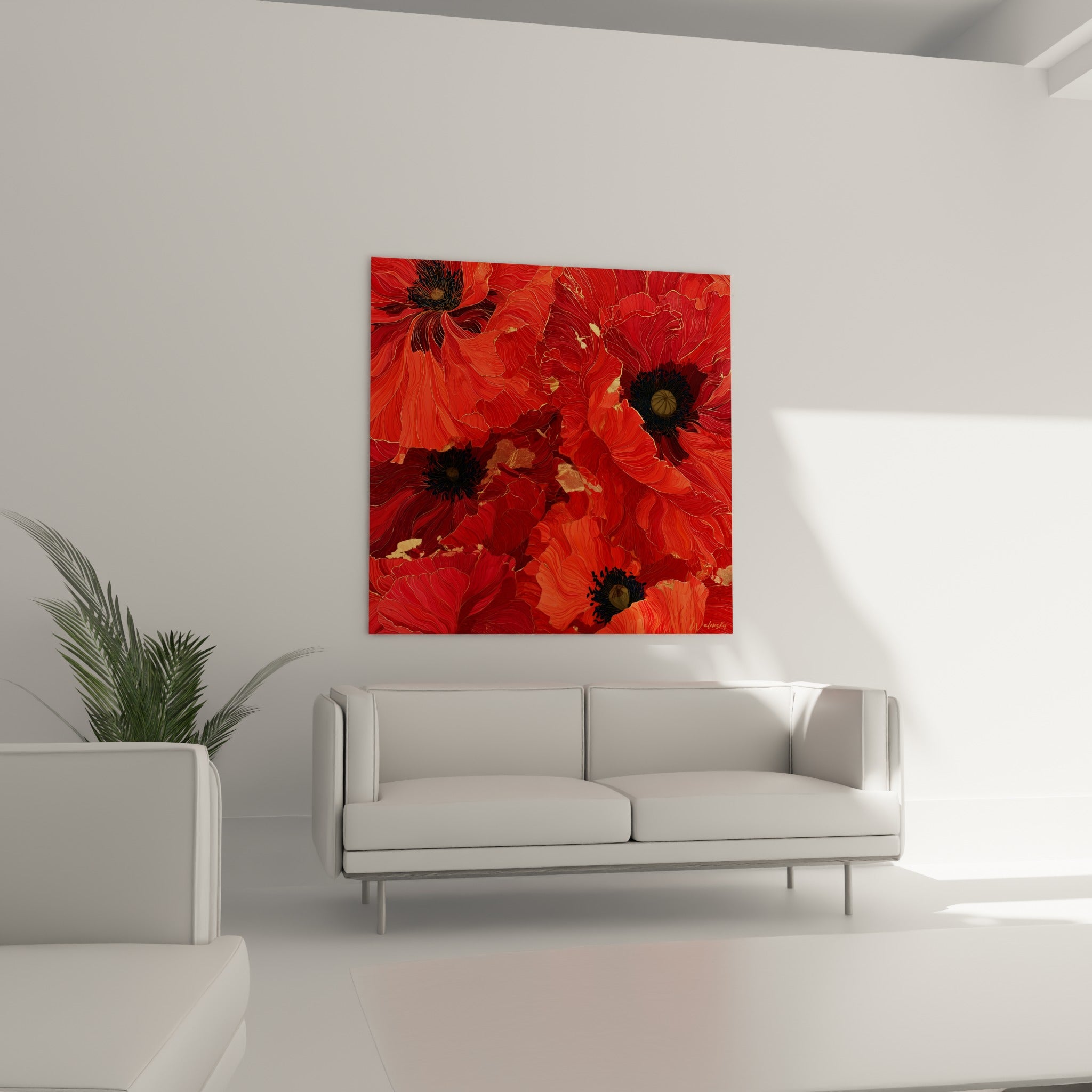 Fleurs de coquelicot bordeaux et dorées entrelacées, au-dessus d'un canapé dans un salon lumineux