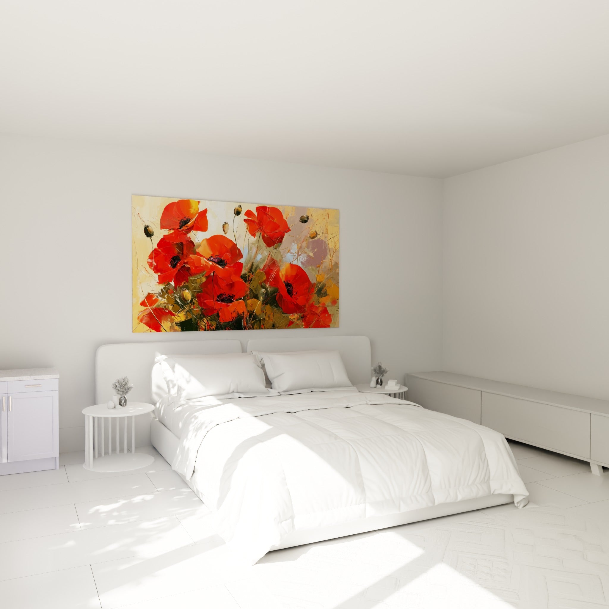 Bouquet de coquelicots rouge vif et orangé accroché au-dessus d'un lit dans une chambre claire