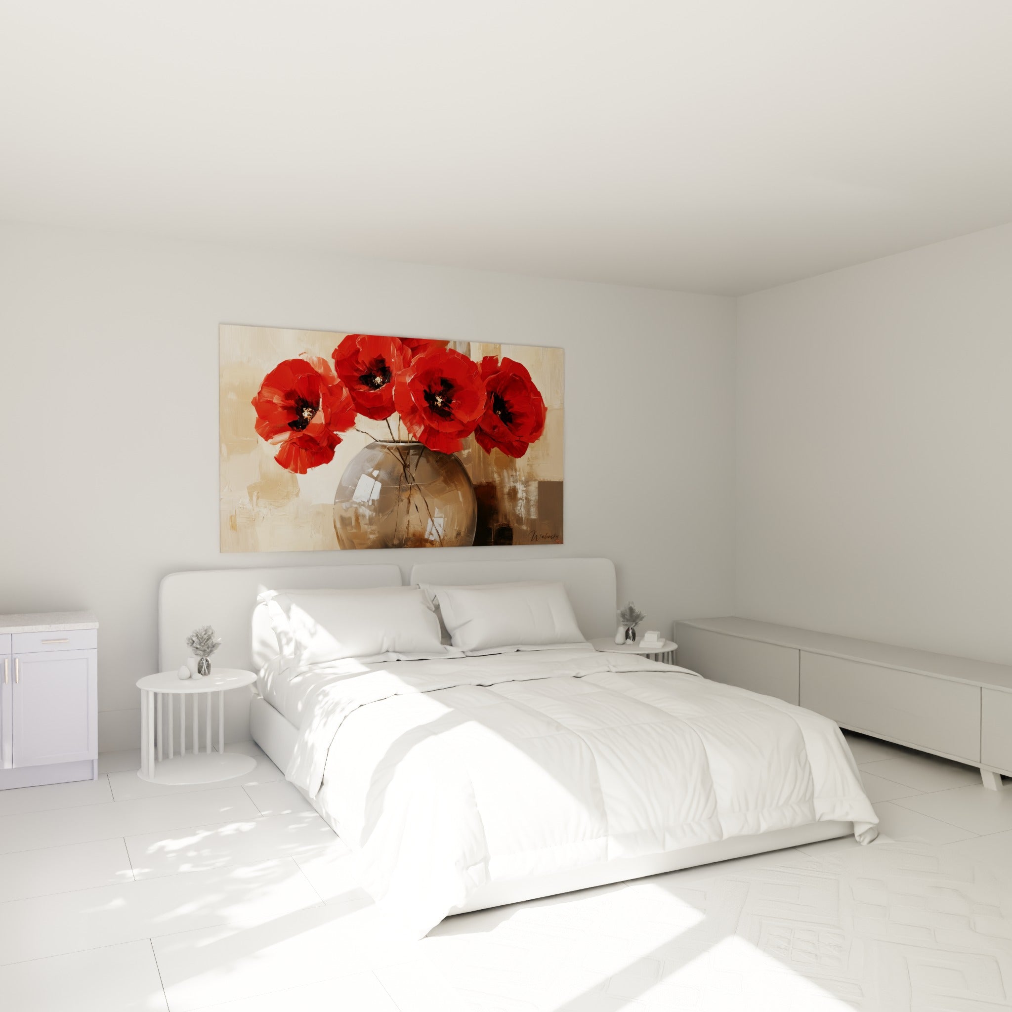 Bouquet de coquelicots rouges et vase fumé anthracite, accroché au-dessus d'un lit dans une chambre claire