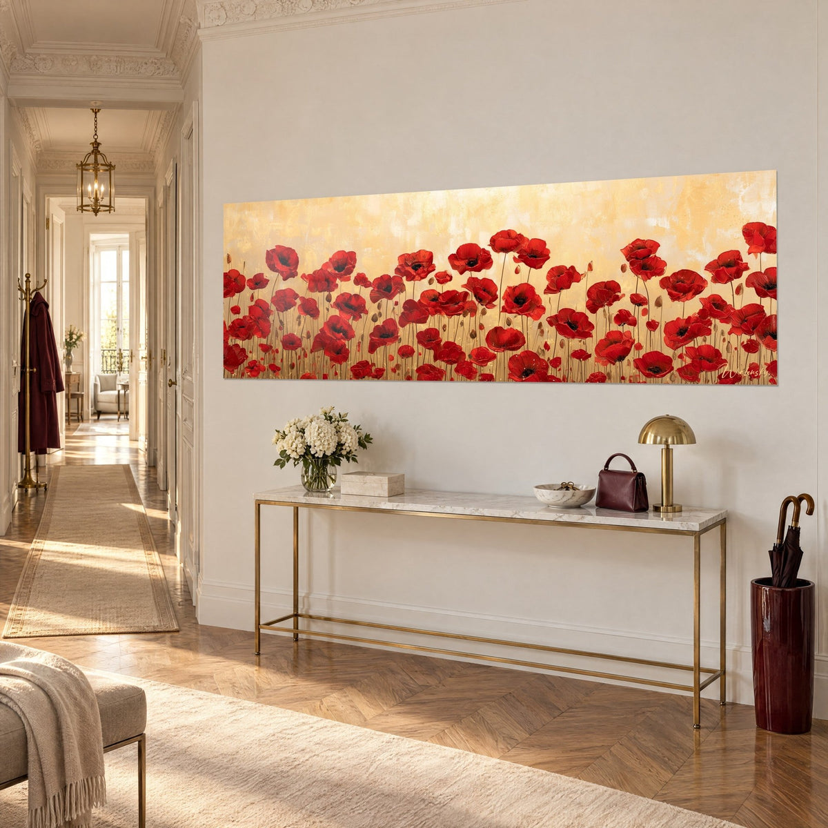 Tableau champ de pavots rouge vif aux cœurs noirs, fond or pâle, vu de trois quarts au-dessus d'une console dorée