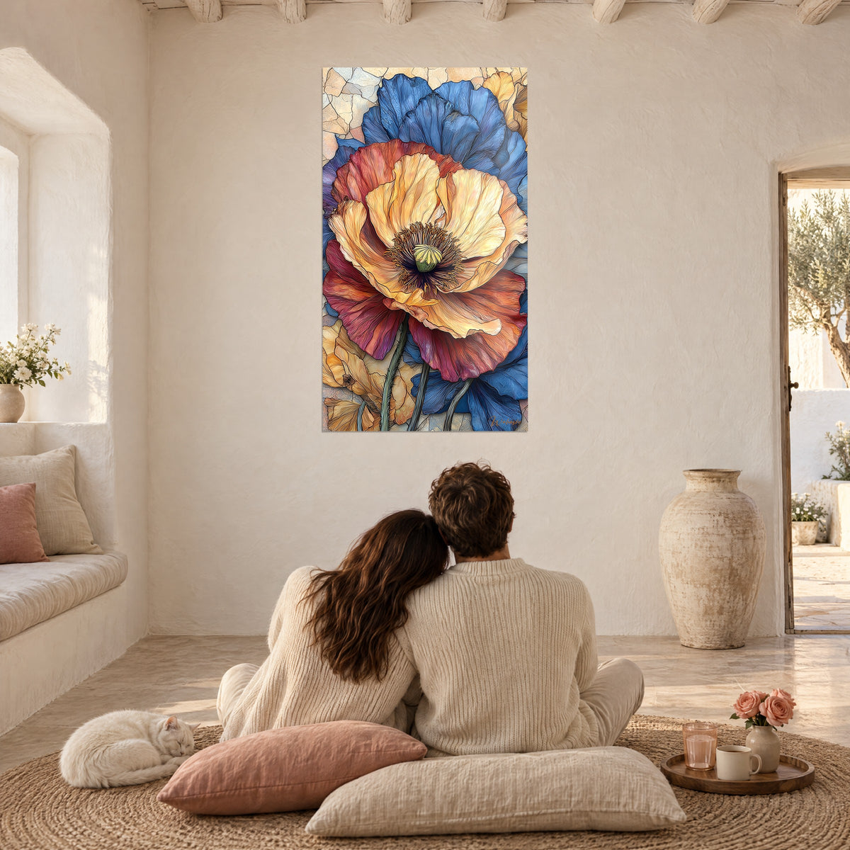 Cuadro amapola flamígera amarilla, roja y azul, tallos verdes, contemplada desde cojines rosa pálido con un gato