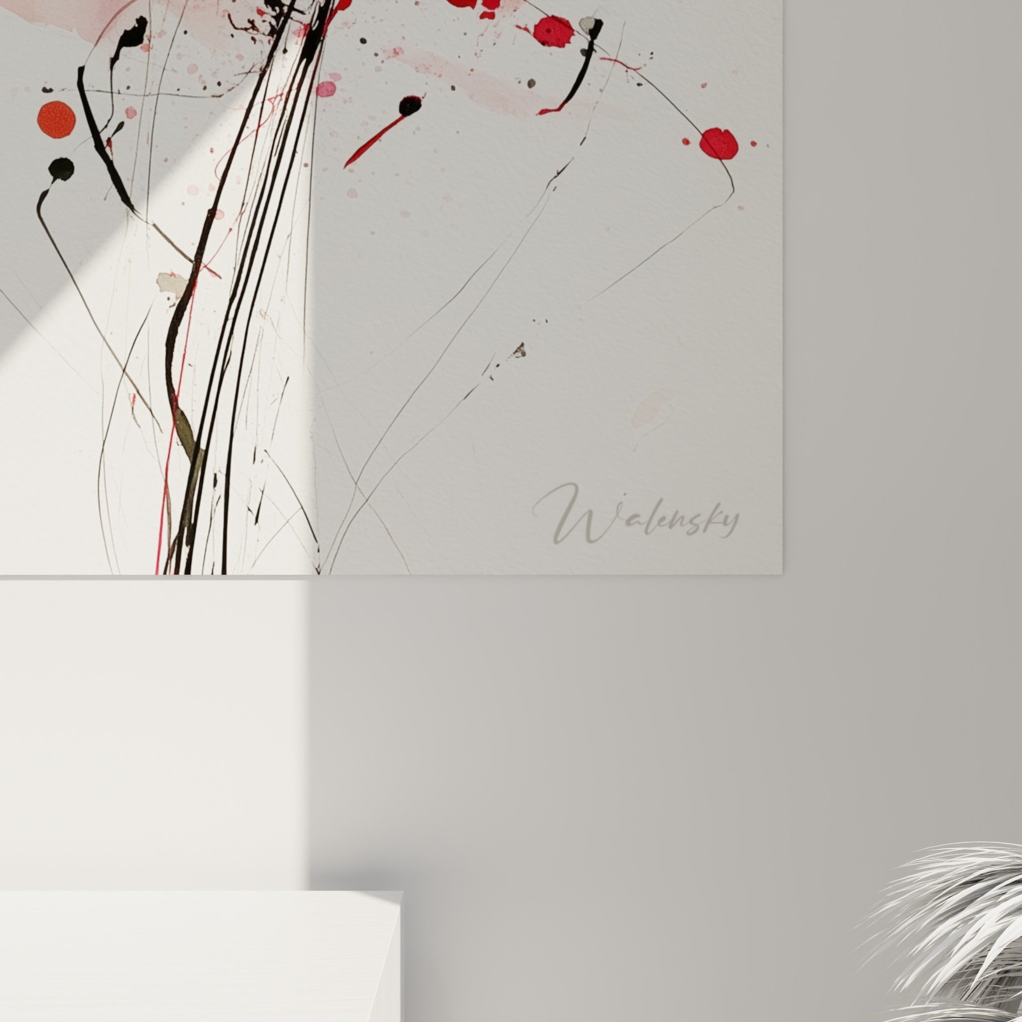 Détail des coulures noires et rouges du coquelicot révélant le grain et la transparence de l'aquarelle