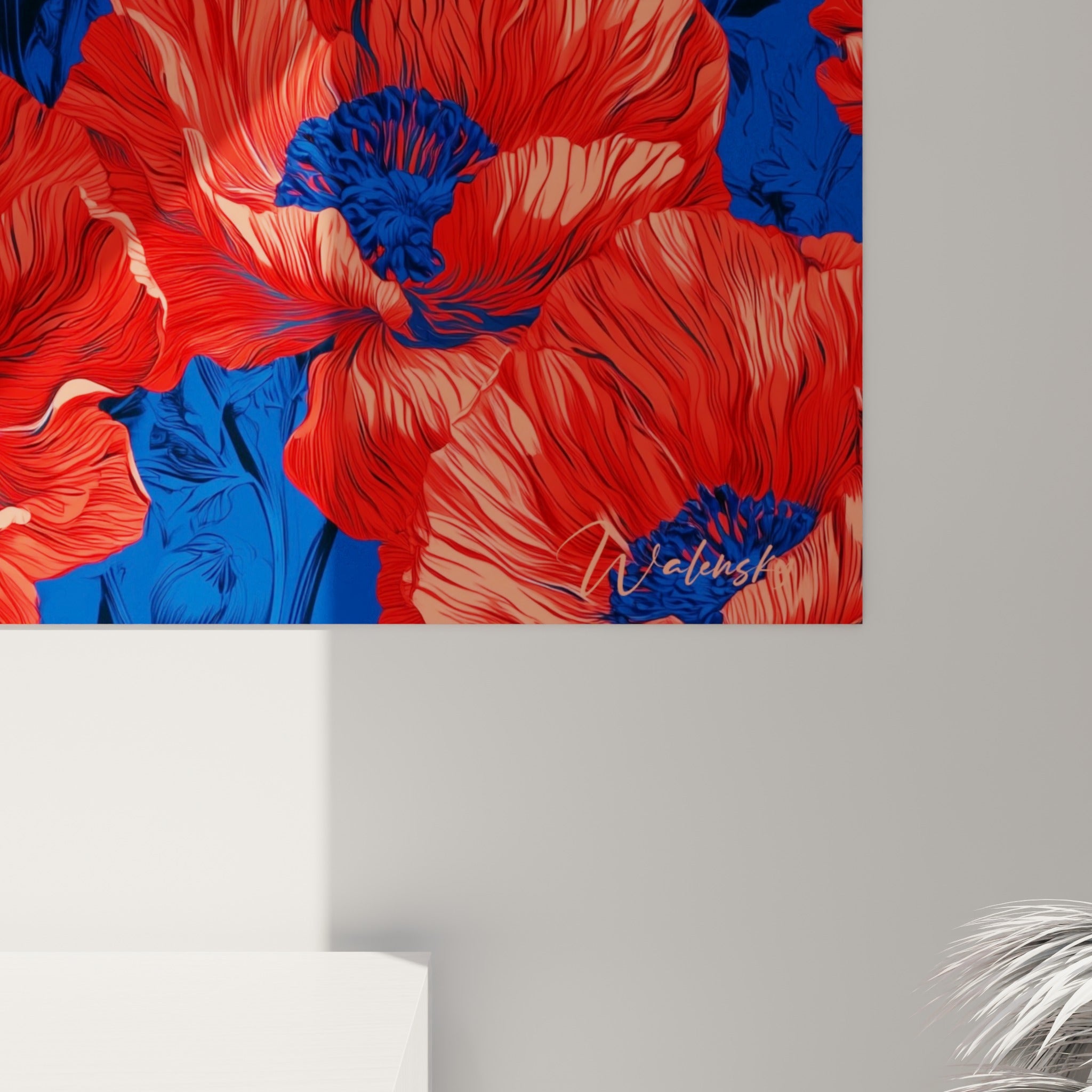 Pétales de coquelicot rouge vif et bleu marine révélant le grain fin de l'impression graphique