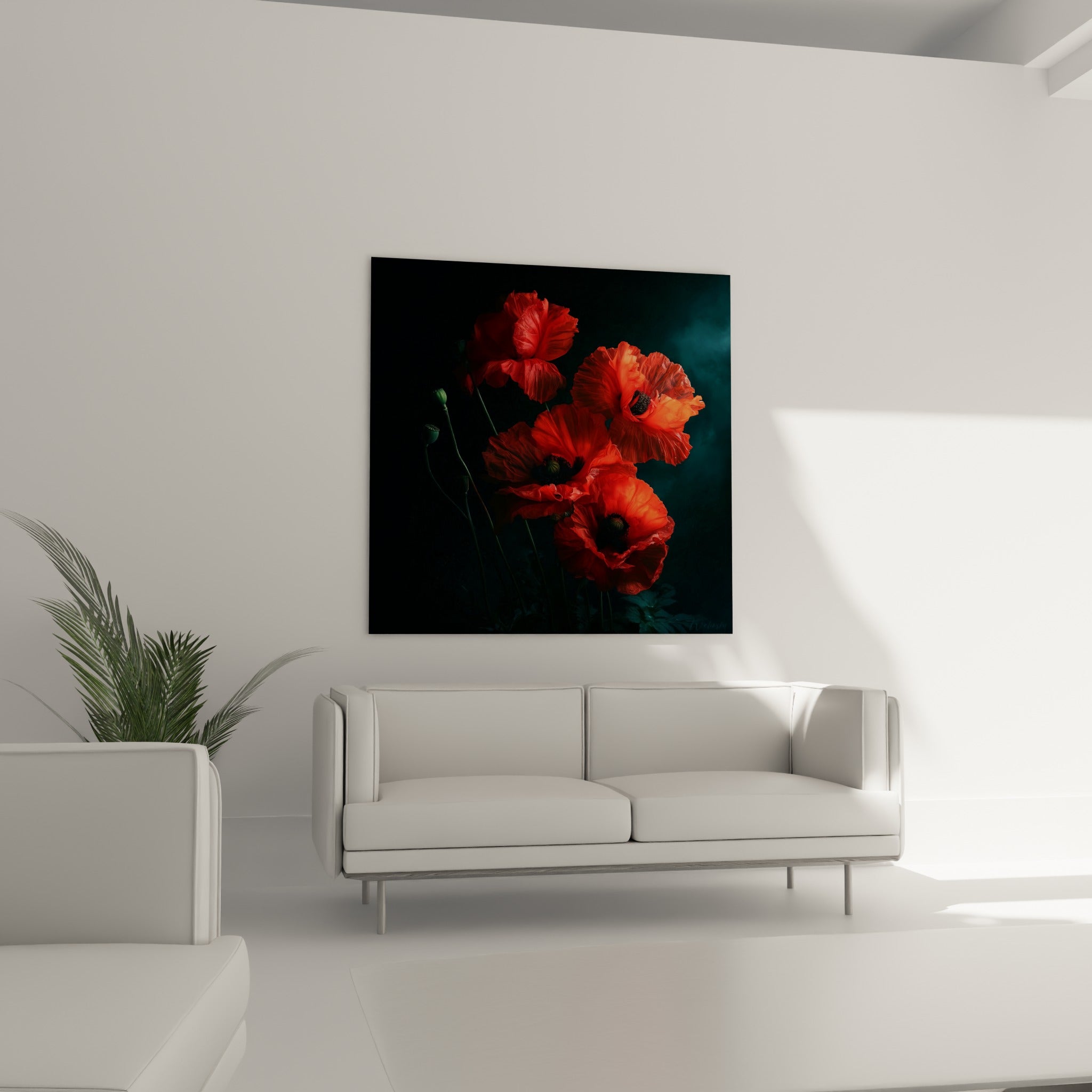 Fleurs écarlates et tiges vertes élancées disposées au-dessus d'un canapé dans un salon lumineux