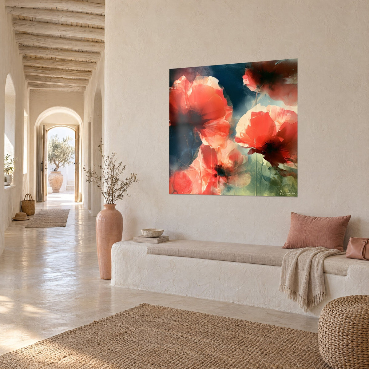Tableau fleurs de pavot rouge orangé aux lavis bleu marine et vert sauge, accroché sur un mur chaulé, banquette et couloir voûté