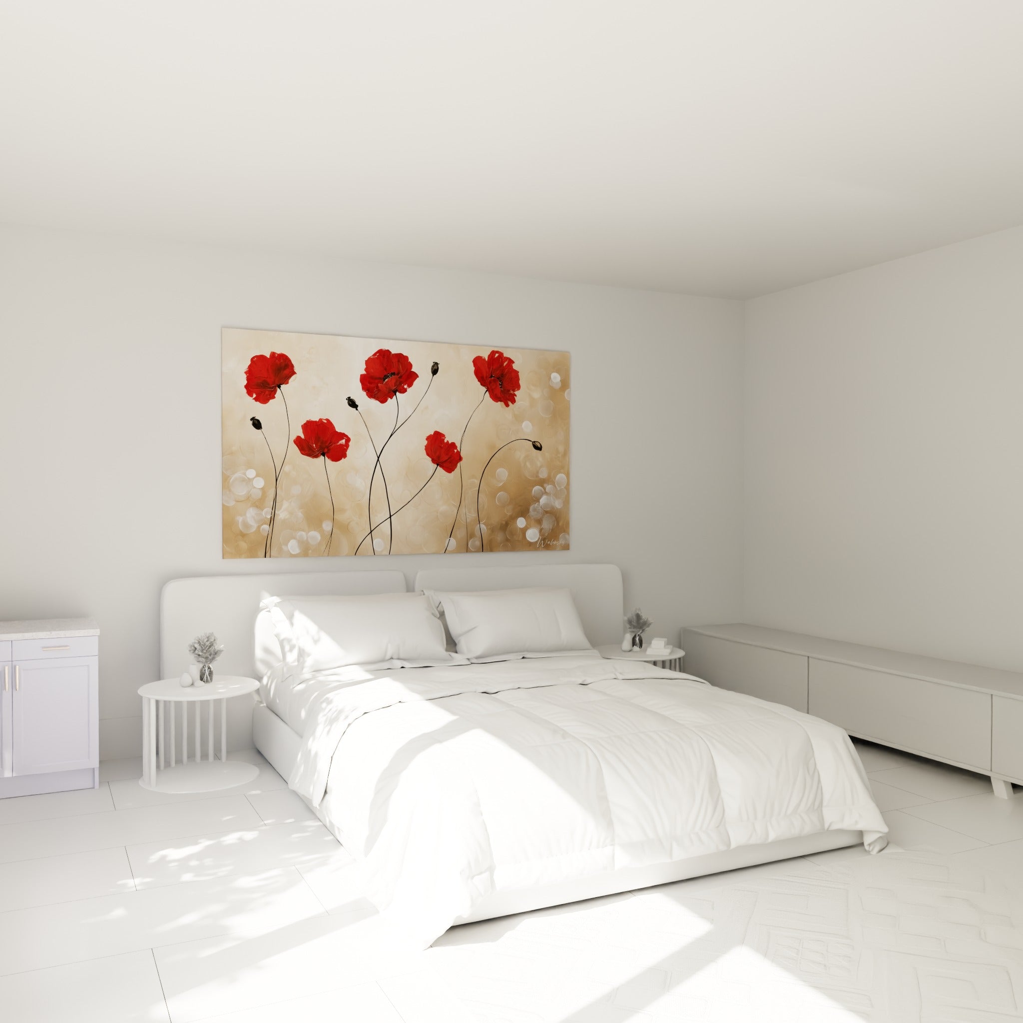 Fleurs rouge vif et boutons noirs sur fond doré, au-dessus d'un lit dans une chambre claire