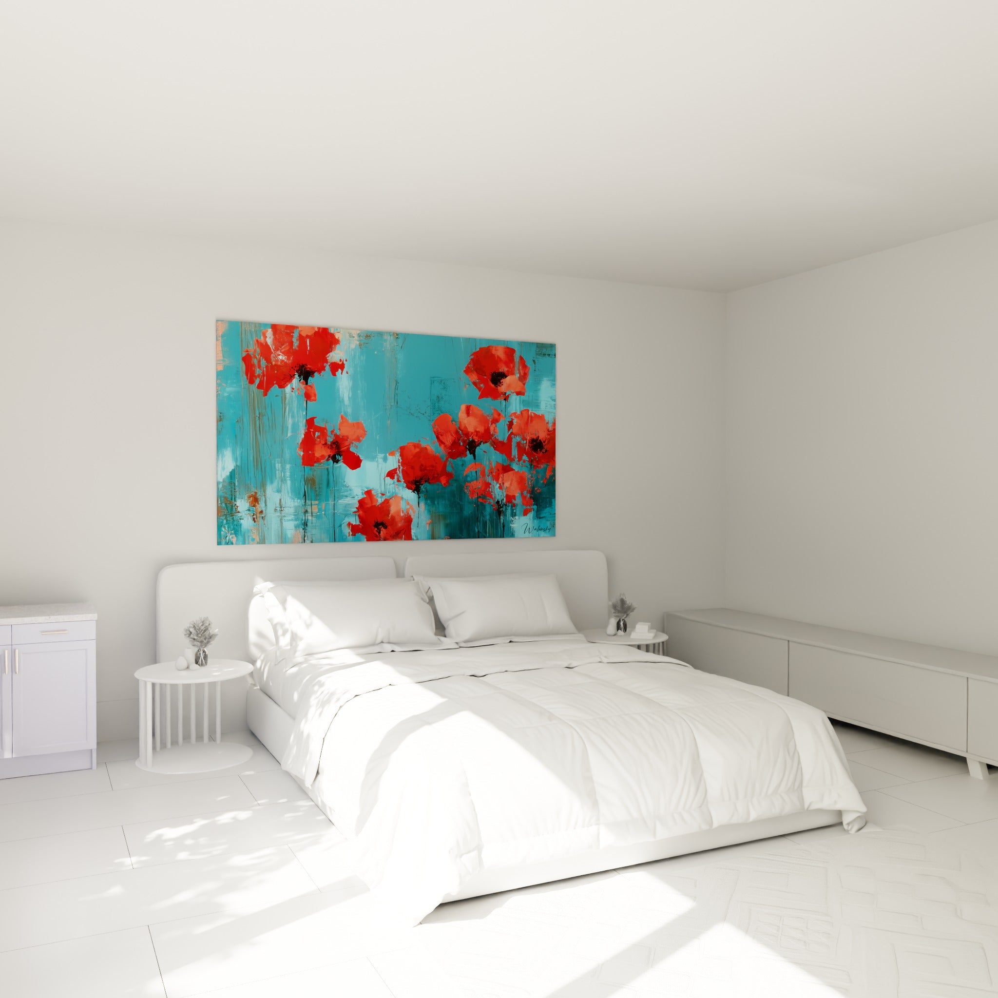 Fleurs de coquelicot rouge et fond bleu turquoise accrochées au-dessus d'un lit dans une chambre claire
