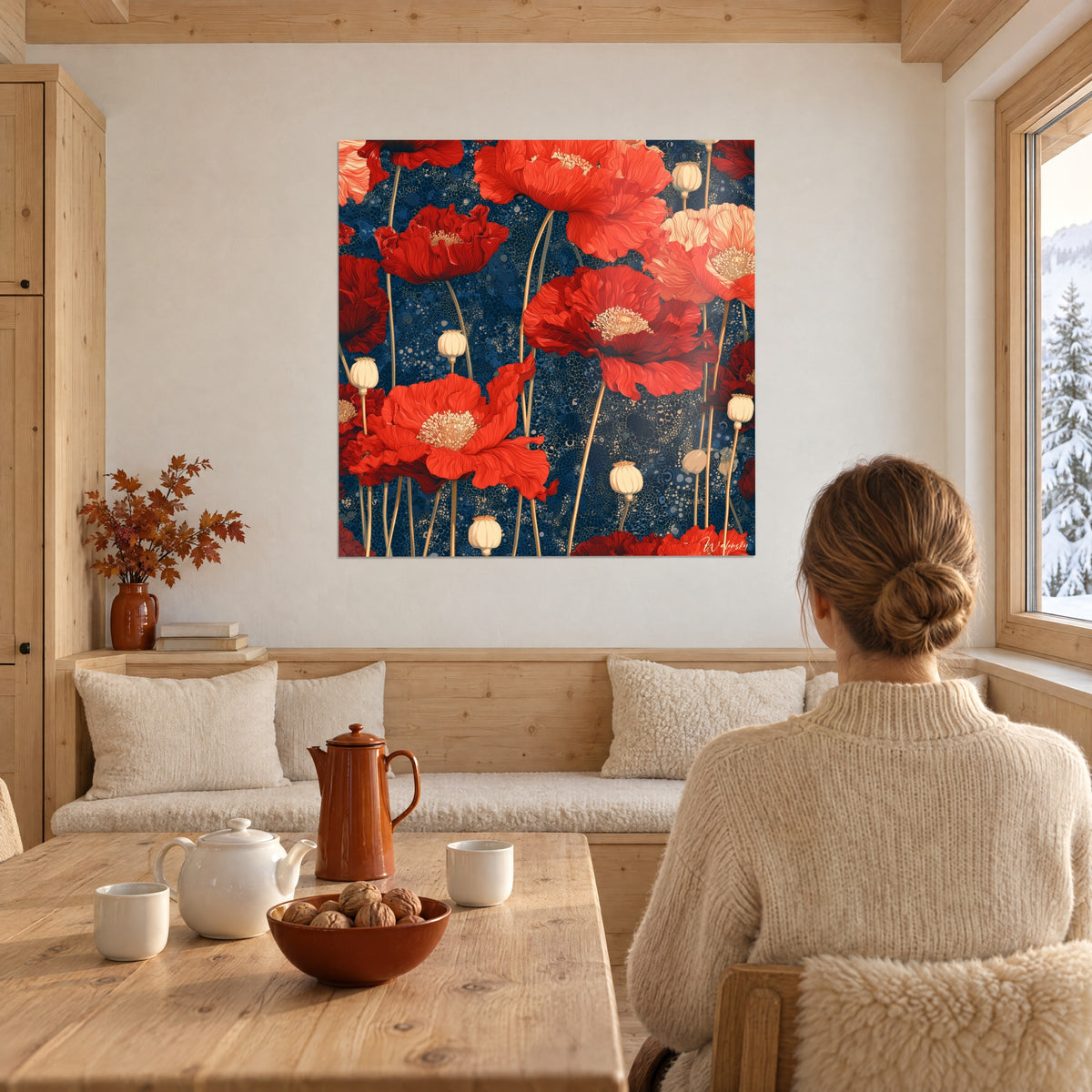 Cuadro jardín de amapolas carmesí y azul profundo, cápsulas color marfil sobre tallos largos y finos, en un rincón de comedor de madera