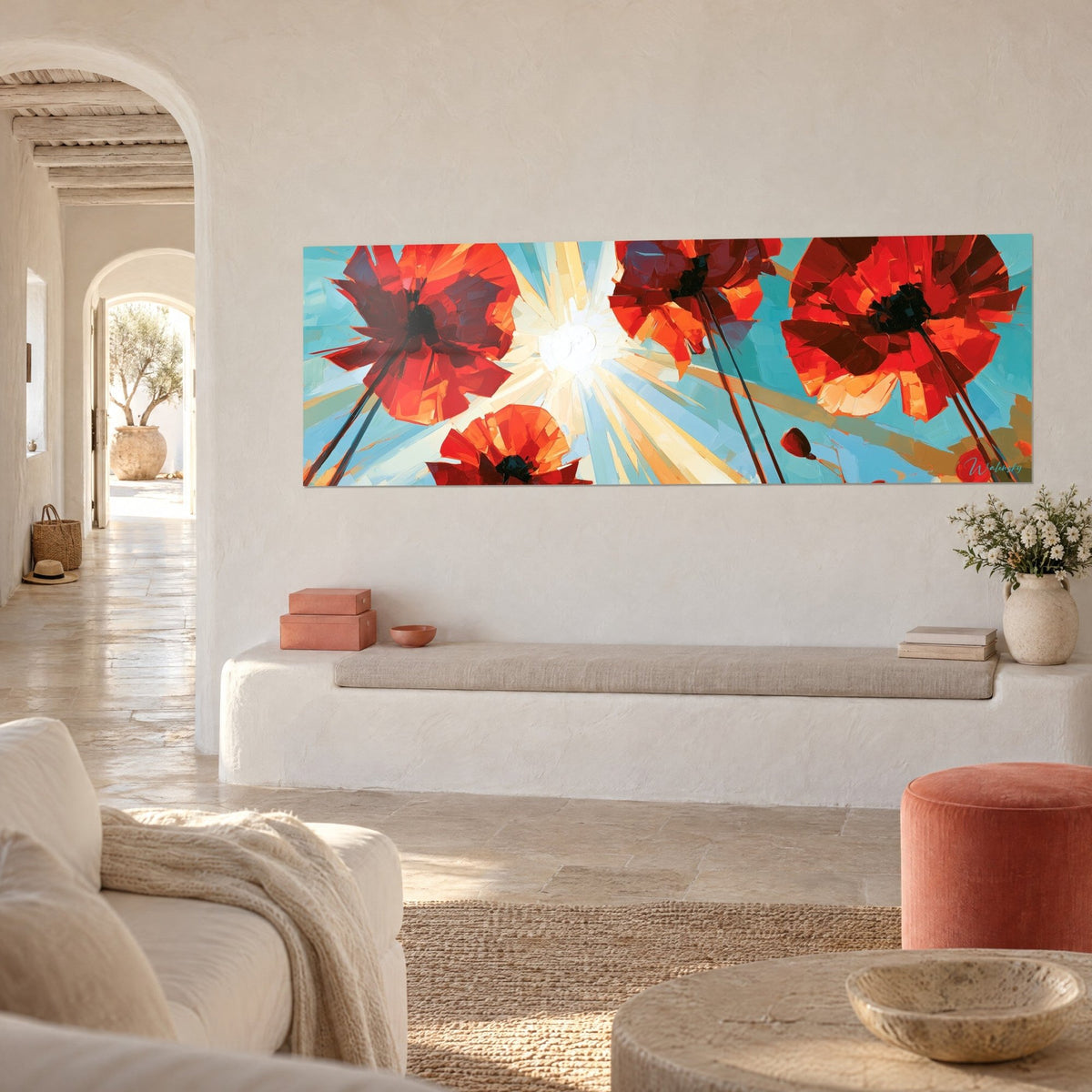 Tableau bouquet de pavots rouges aux pétales en facettes, rayons crème et fond bleu turquoise, mur blanc d'une maison méditerranéenne