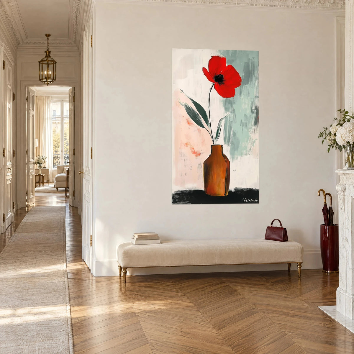Tableau fleur écarlate au cœur noir, tige fine et feuilles vert sombre, trait noir sur fond sauge, couloir haussmannien parqué