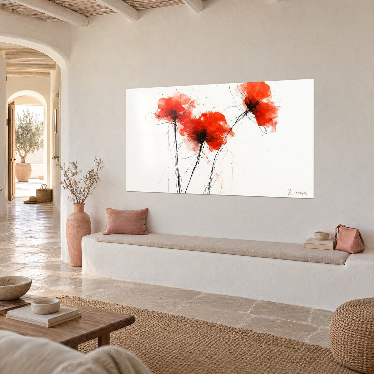 Tableau trois pavots vermillon aux pétales aquarellés, tiges noires filiformes, en vue de trois-quarts au-dessus d'une banquette blanche
