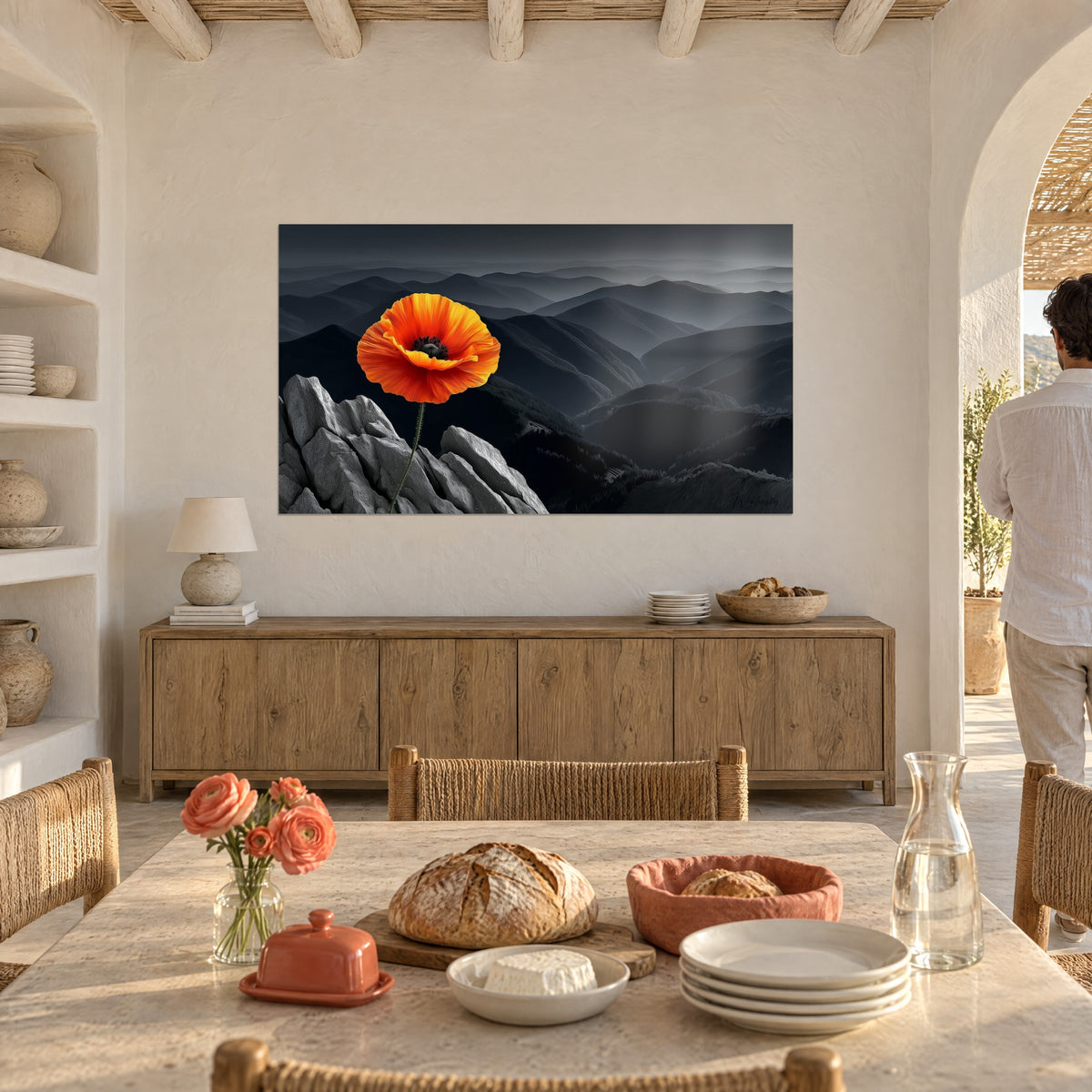 Gemälde Zerknitterte orangefarbene Blütenblätter über schwarzen und grauen Graten, Person von hinten in einem Torbogen, Steintisch mit Brot, mediterranes Haus