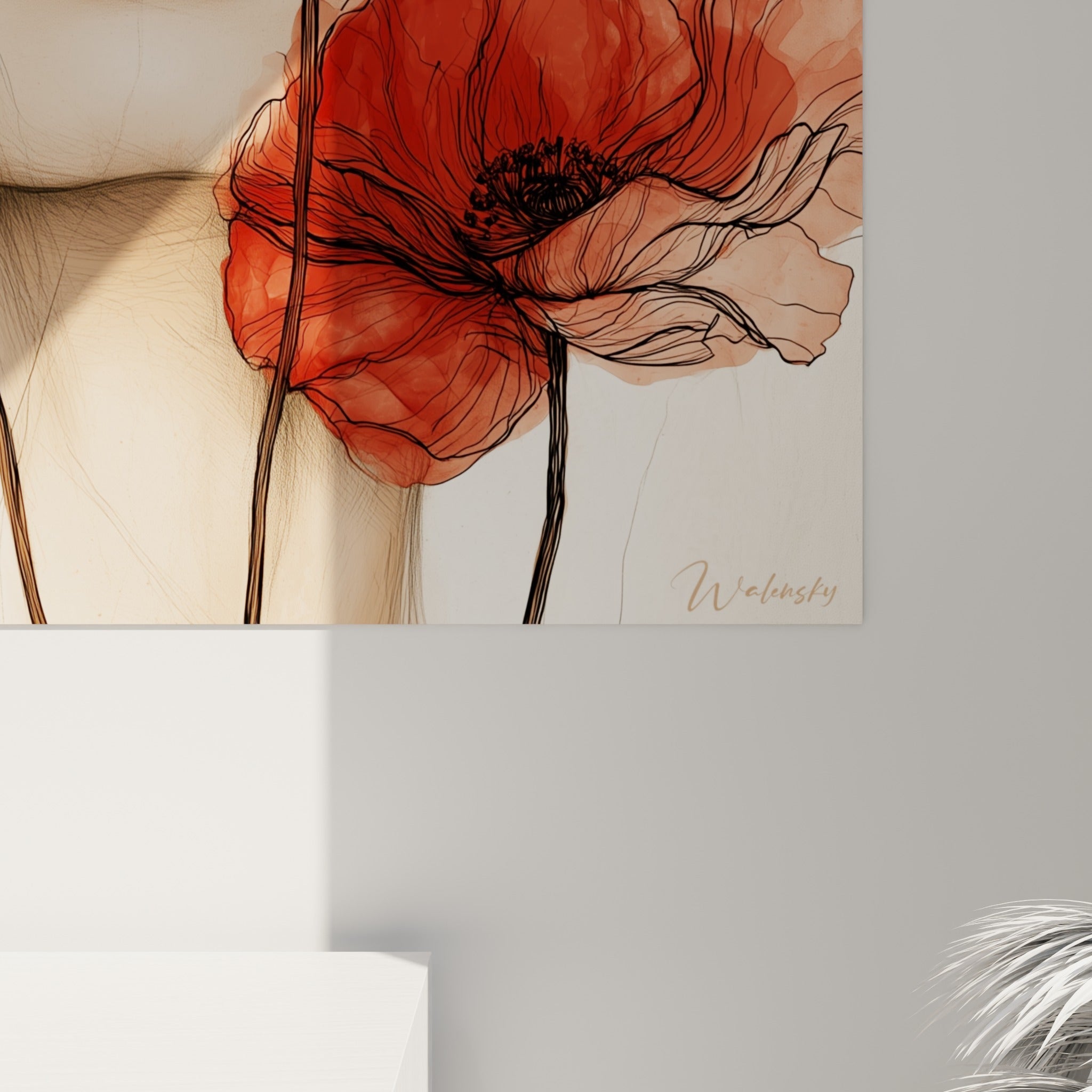 Pétales de coquelicot rouge vif et traits crayonnés beige révèlent la matière fine de l'impression