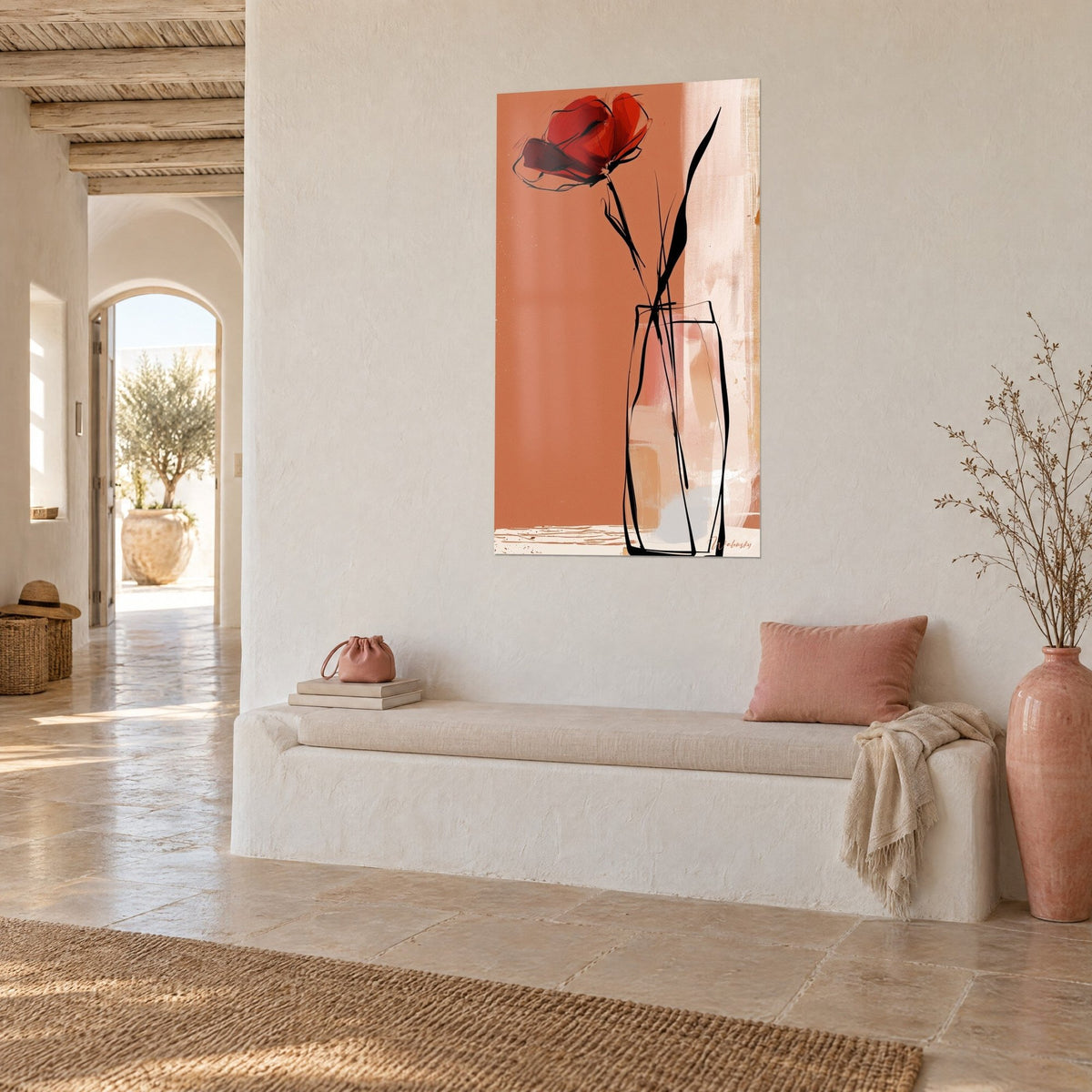 Cuadro flor escarlata esbozada sobre un tallo negro largo, pared terracota y rosa pálido, vista de tres cuartos en una casa mediterránea