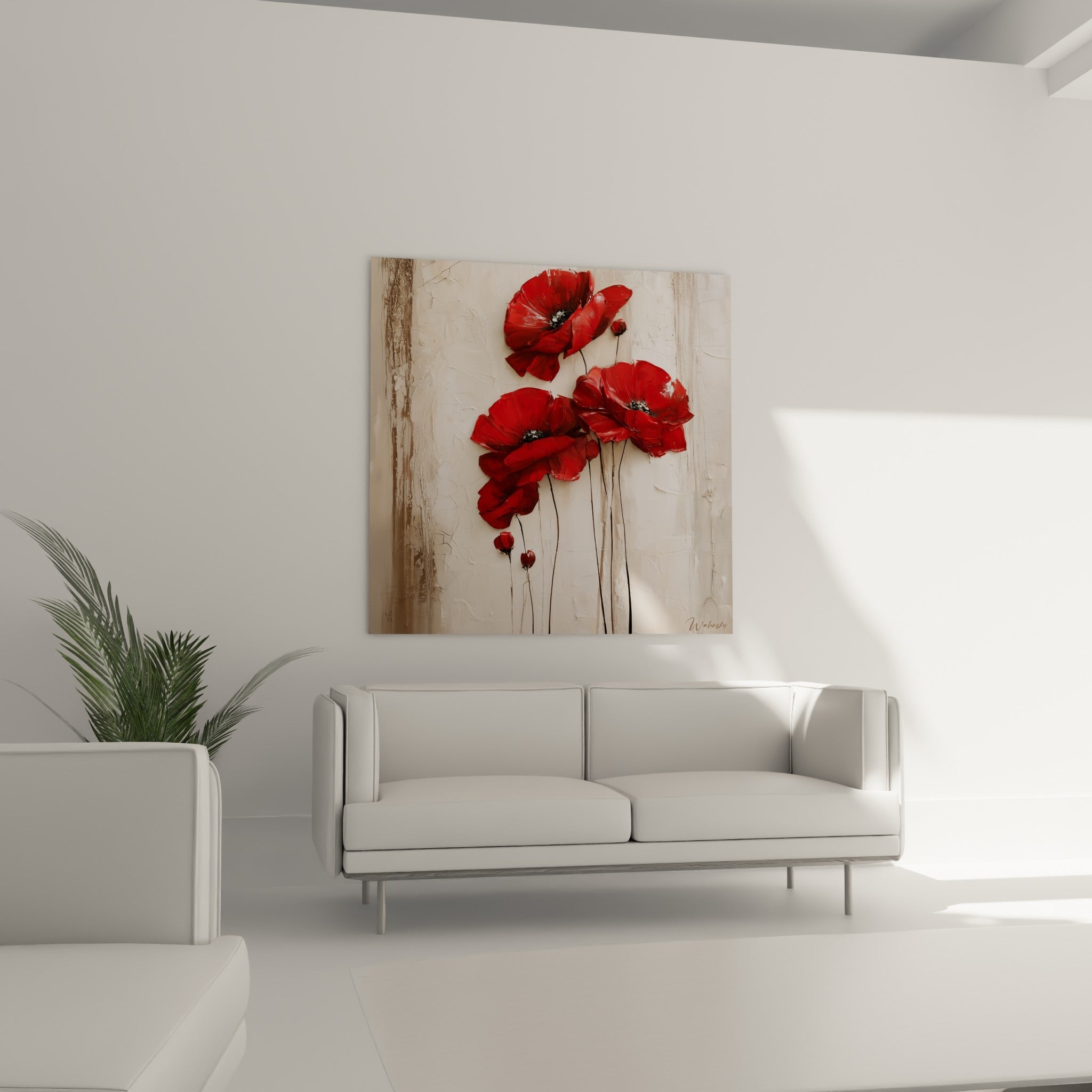 Fleurs rouges aux cœurs sombres et tiges noires au-dessus d'un canapé dans un salon lumineux