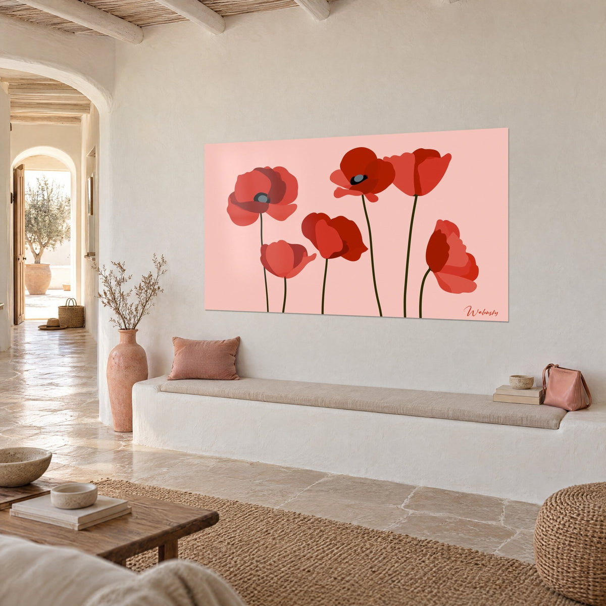 Schilderij gestileerde klaprozen, felrode en karmijnrode bloembladen, grijze harten, crème muur, driekwartzicht van een witte nis