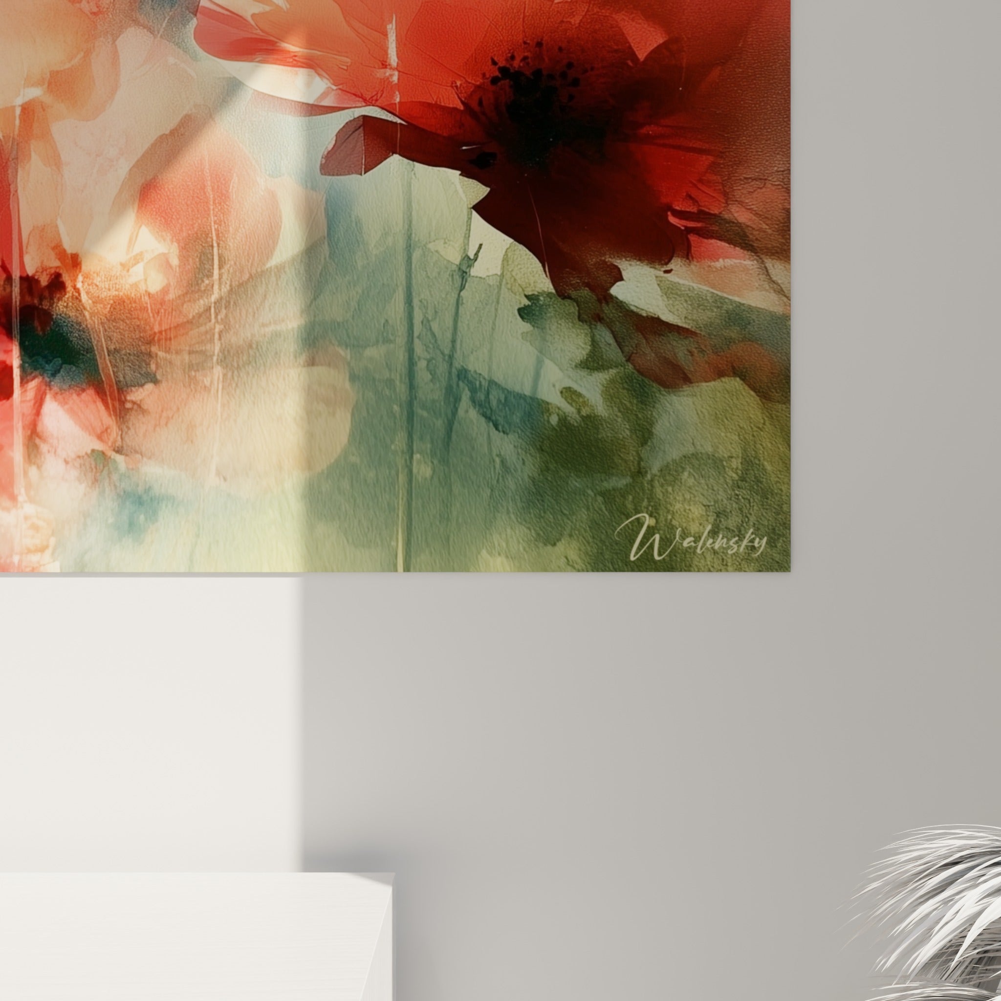Empâtements et coulures de peinture révélant la texture corail et bleu nuit du coquelicot en aquarelle
