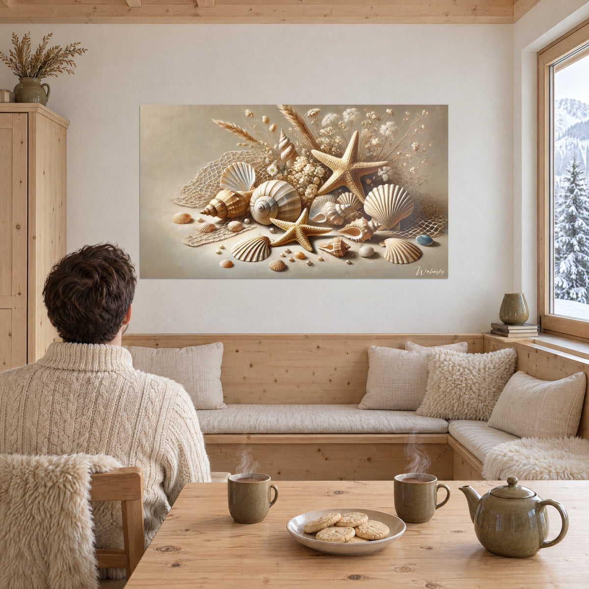 Gemälde Komposition aus sandfarbenen Seesternen und elfenbeinfarbenen Schnecken, Paar von hinten sitzend neben einer Panoramascheibe mit Blick auf verschneite Berge