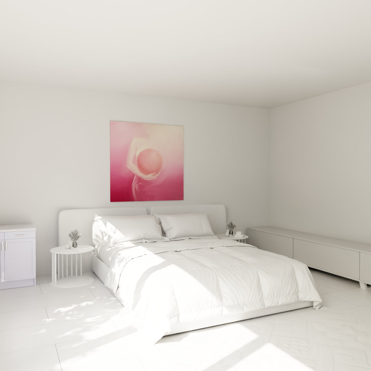 Silhouette rose et ivoire enlaçant une sphère nacrée, corps abstrait accroché au-dessus d'un lit dans une chambre claire