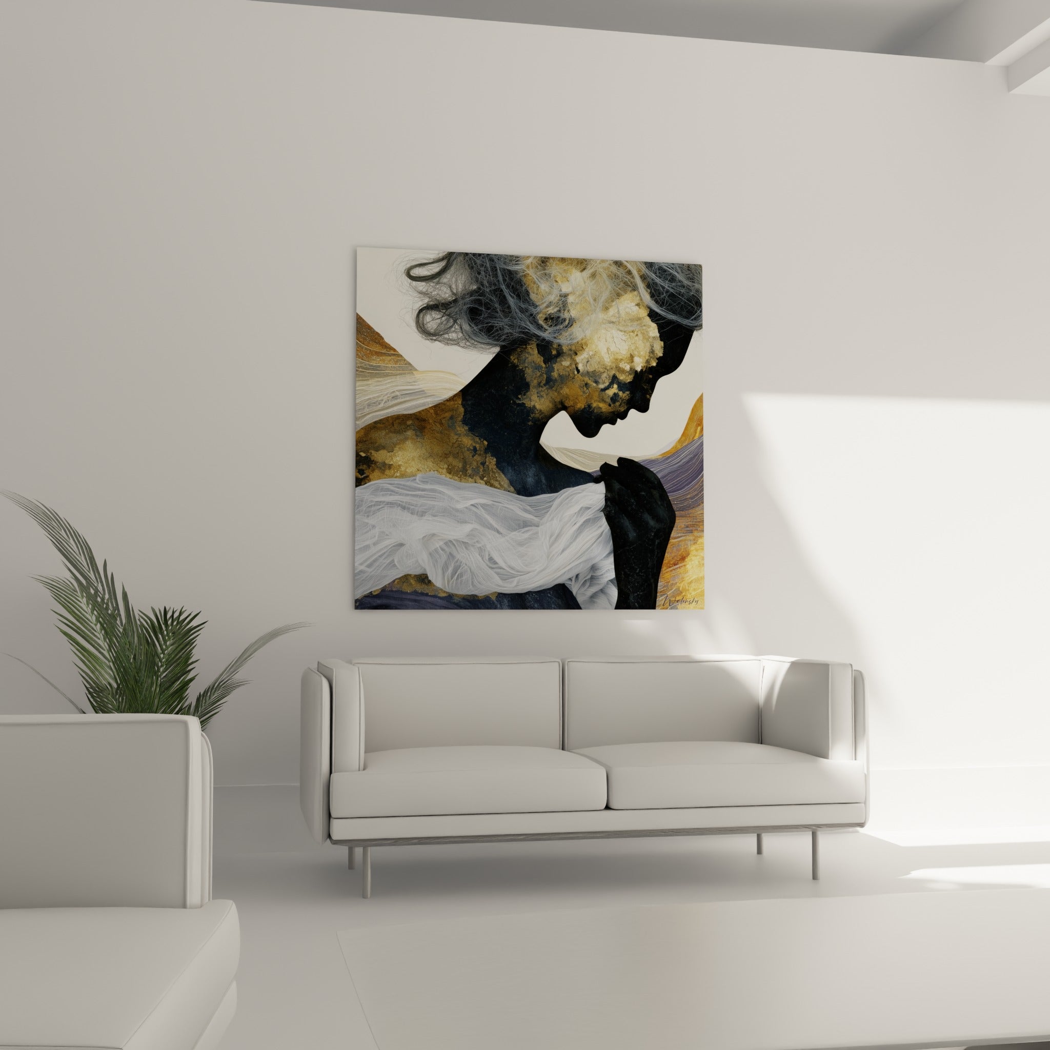 Buste anthracite et doré du Corps abstrait, mèches grises fluides, au-dessus d'un canapé dans un salon lumineux