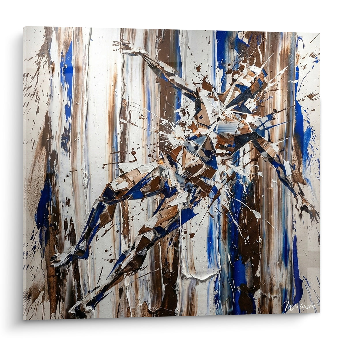Corps abstrait fragmenté en éclats bleu marine et bronze sur fond rayé blanc et brun