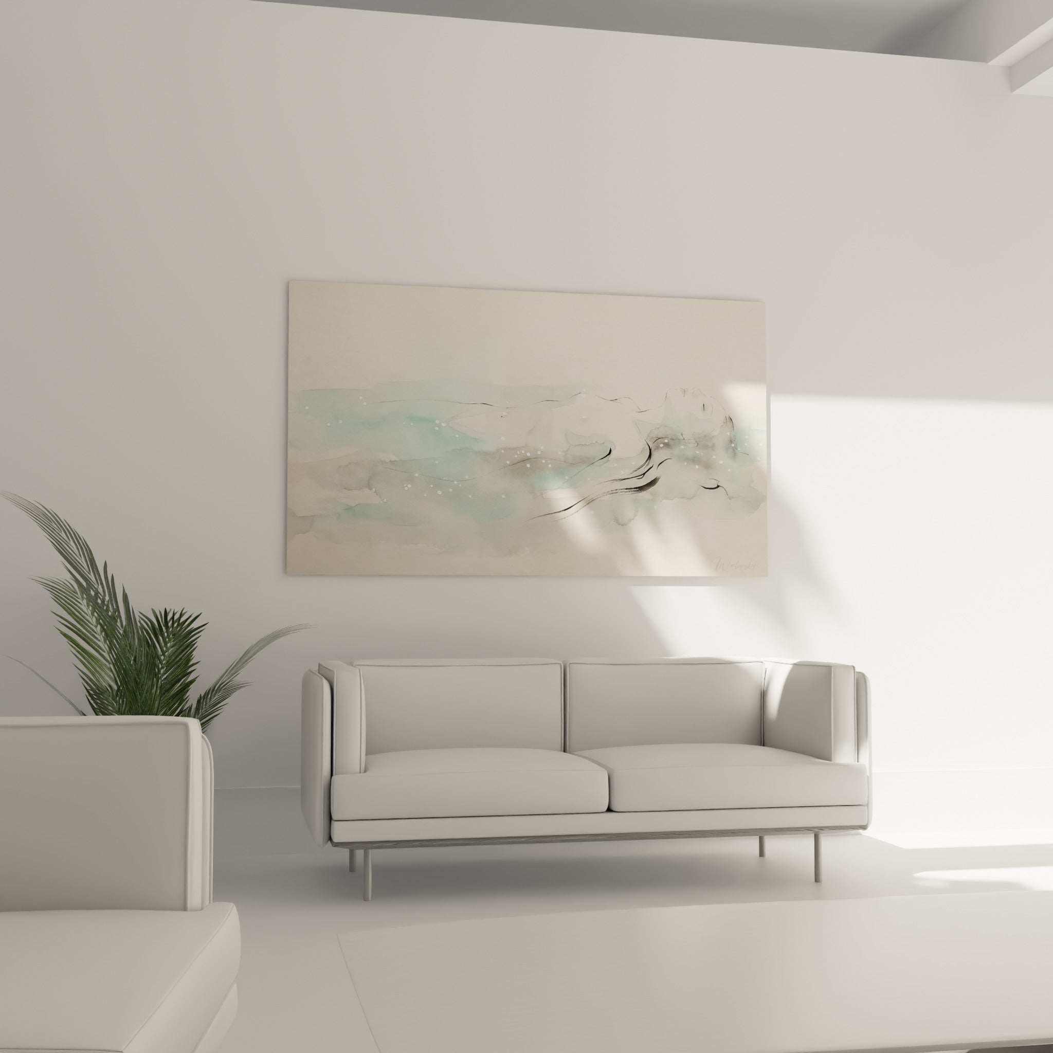 Figure suspendue en lavis vert d'eau et ivoire, tableau corps abstrait au-dessus d'un canapé dans un salon lumineux