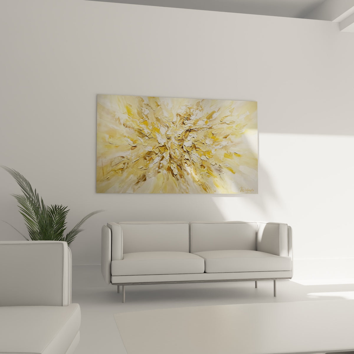 Matière dorée sculptée du corps abstrait, reflets ocre et blancs, au-dessus d'un canapé dans un salon lumineux