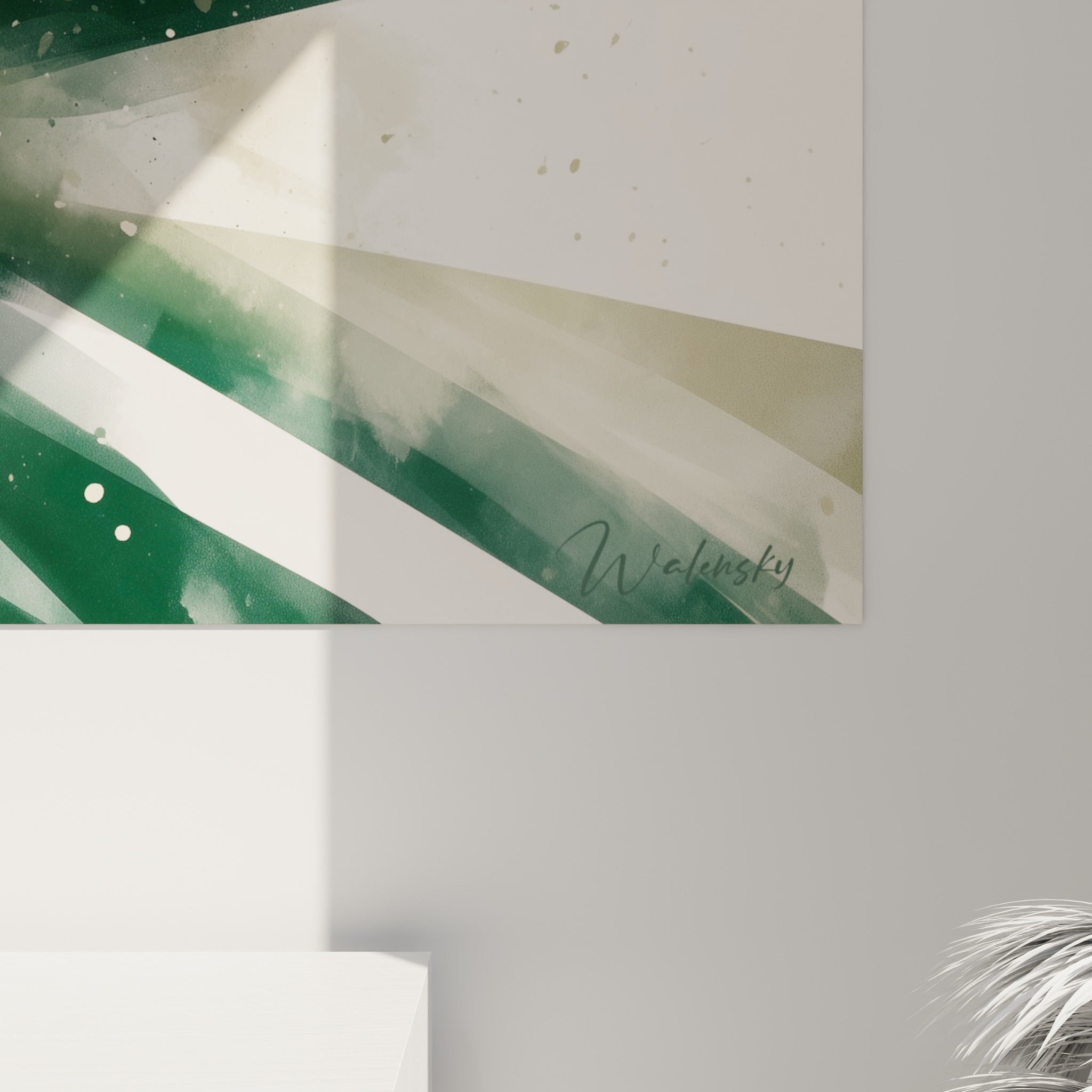 Grain aquarelle et coulures dorées visibles de près sur ce tableau Corps abstrait aux teintes vert sapin et ivoire