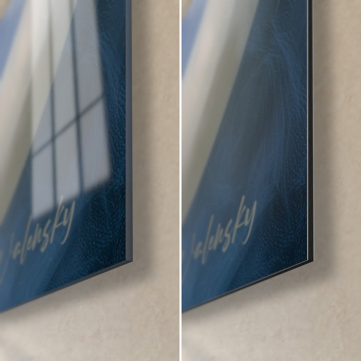 Tableau silhouette allongée dans la fumée bleue et dorée, coin bas droit : verre brillant à gauche, Dibond mat à droite, tranche fine