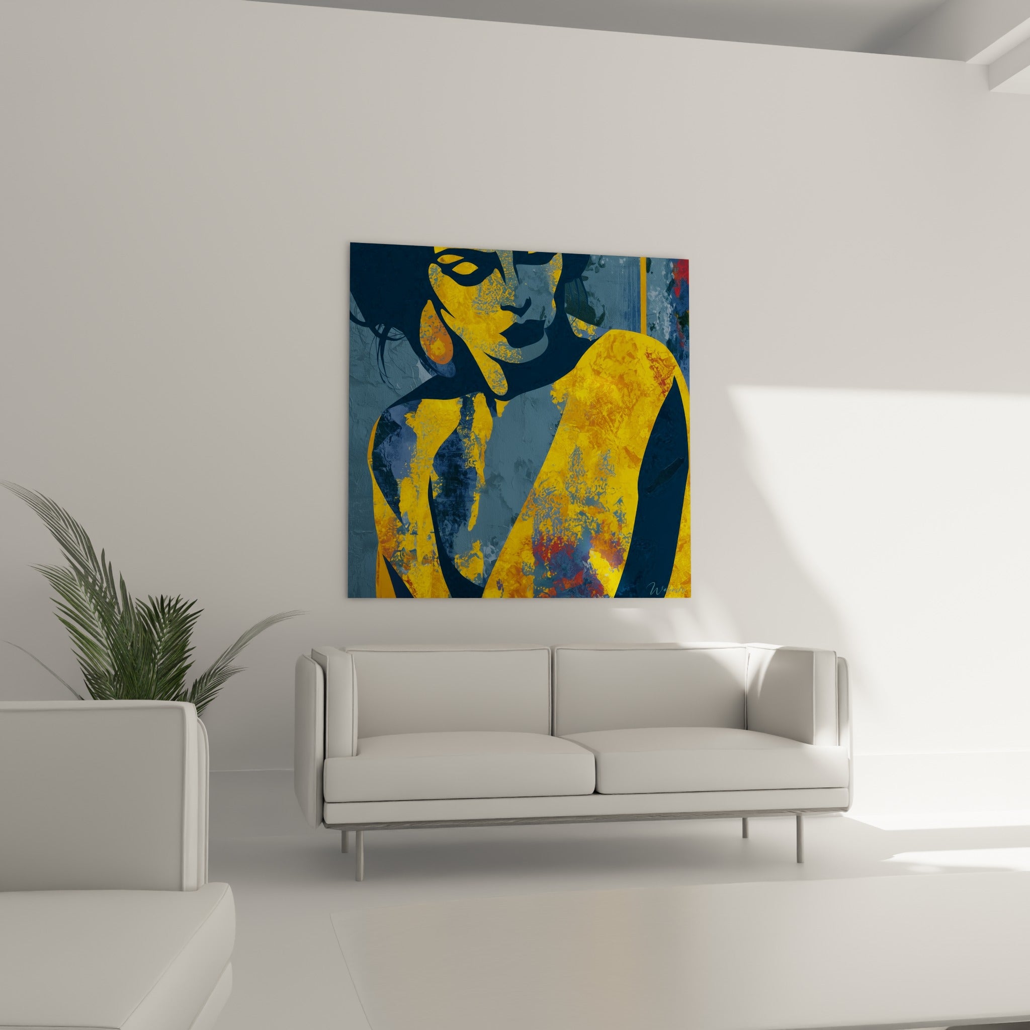 Figure ocre et anthracite au regard baissé, tableau Corps abstrait suspendu au-dessus d'un canapé dans un salon lumineux