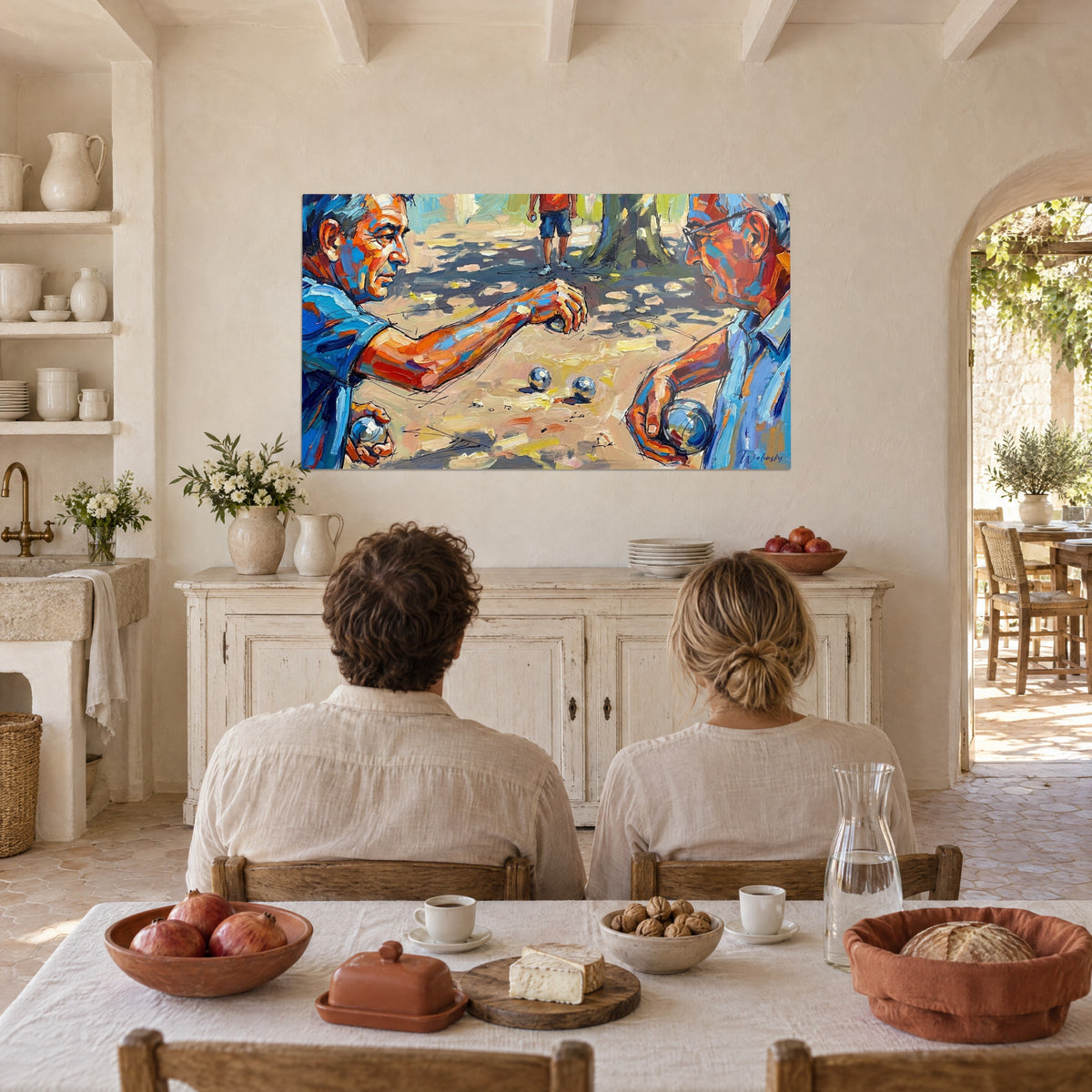 Tableau jeu de boules en Provence, ombres violettes et reflets jaunes sur le sable, couple de dos près d'une table