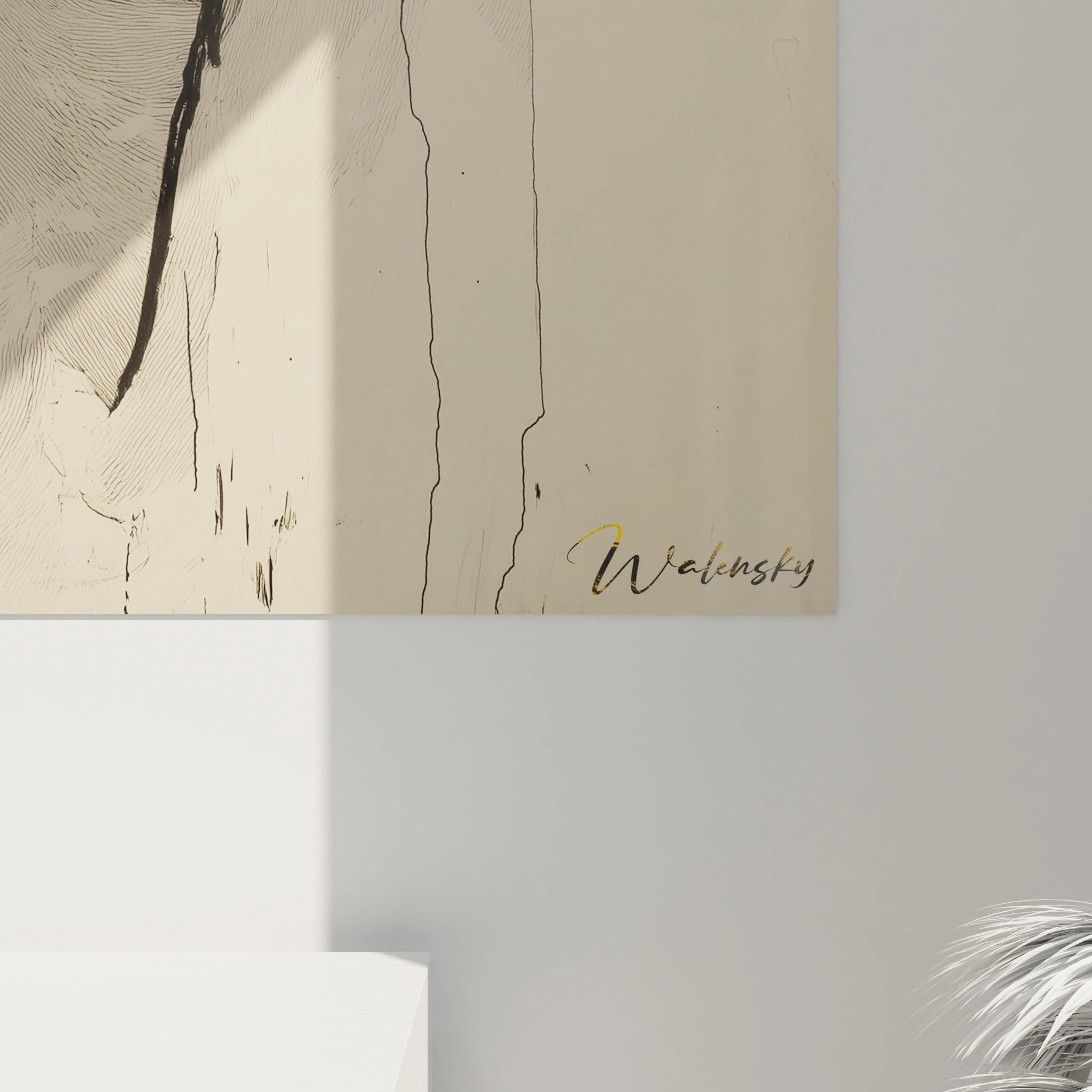 Un tableau visage expressif alliant technique de dessin traditionnel et abstraction colorée. Le portrait féminin se partage entre traits fins noirs détaillant les lèvres entrouvertes et les sourcils, et touches de jaune lumineux qui fragmentent la composition sur un fond beige.
