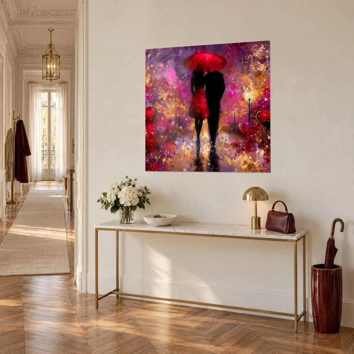 Tableau promenade romantique sous la pluie, robe carmin et lampadaires noirs dans un brouillard rose et doré, vu de trois-quarts sur un couloir haussmannien