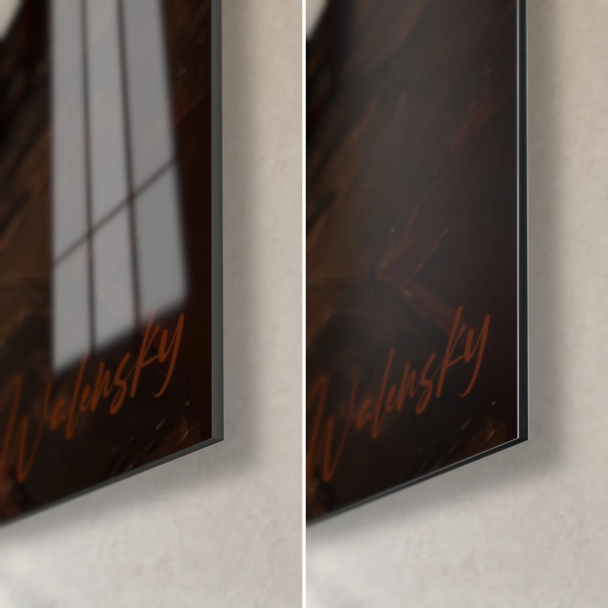Tableau couple enlacé, coin bas droit : verre acrylique brillant aux reflets à gauche, alu Dibond mat à droite, signature rouge et tranche fine
