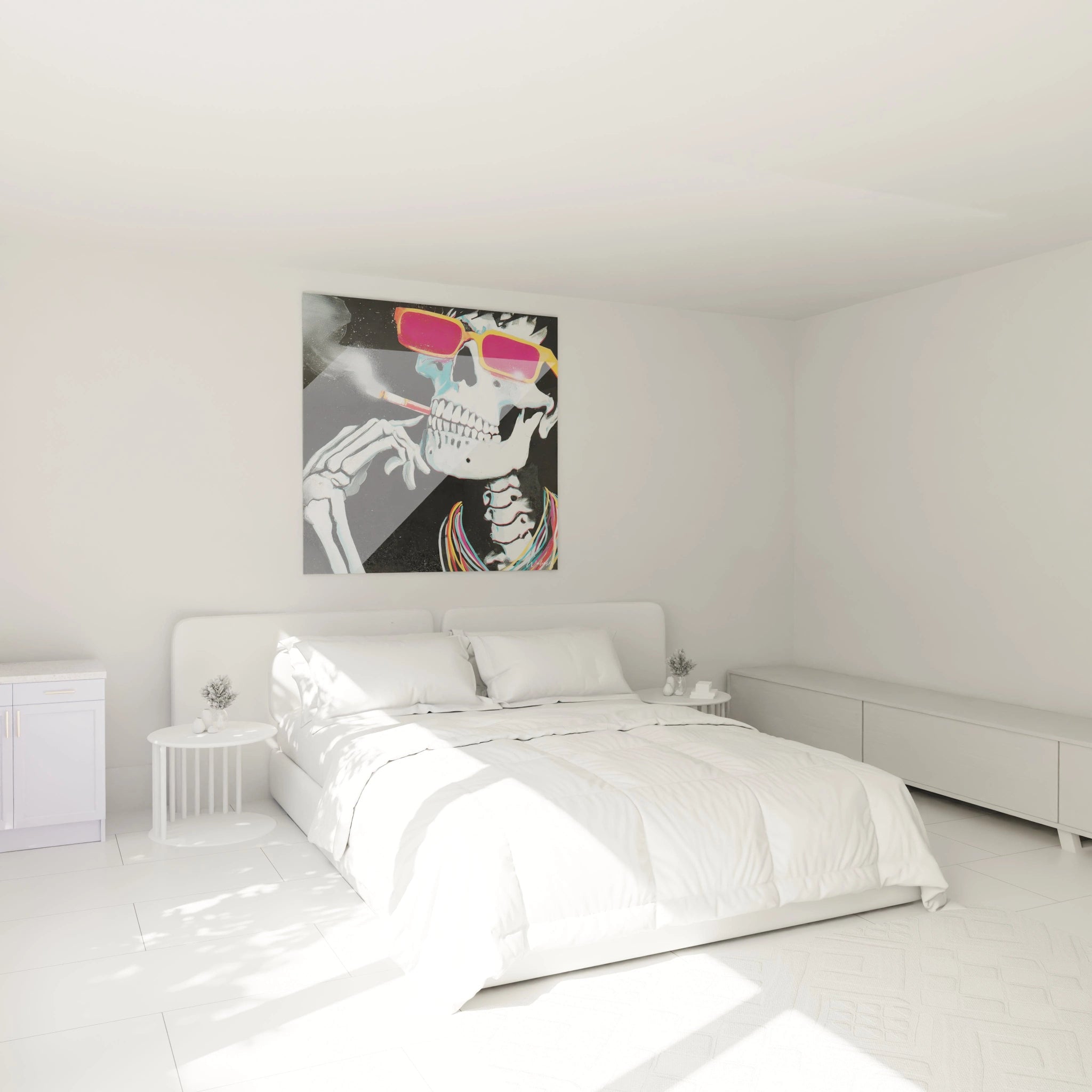 tableau crâne vanité moderne Walensky au dessus d un lit blanc minimaliste dans une chambre lumineuse