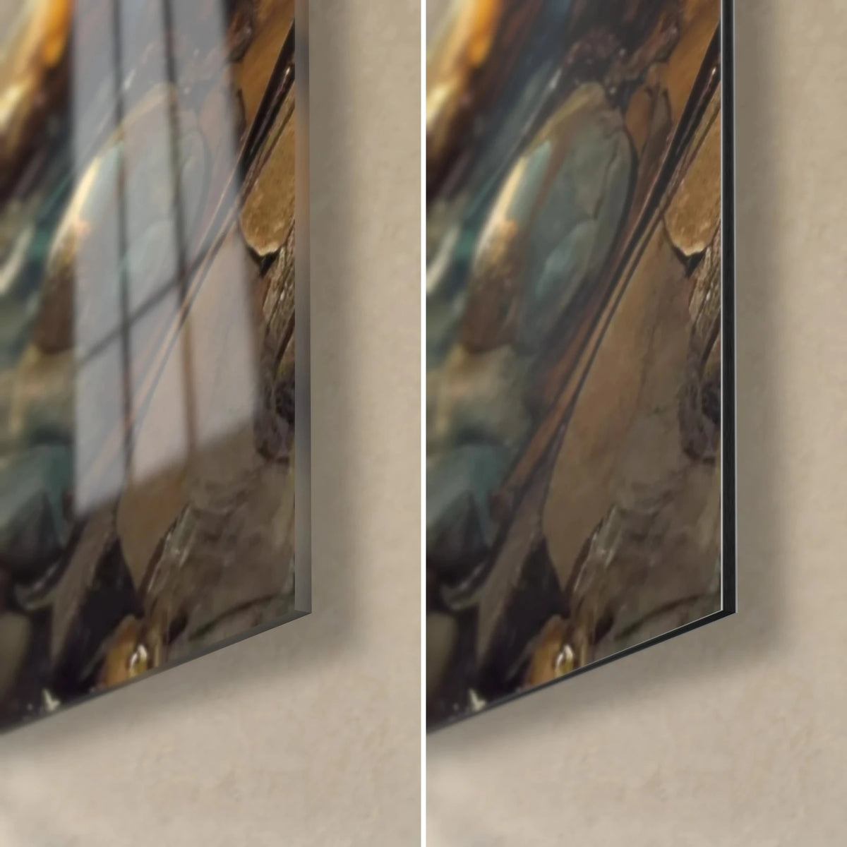 Tableau océan doré en coups de pinceau, coin bas droit : verre acrylique brillant et reflets à gauche, alu Dibond mat à droite