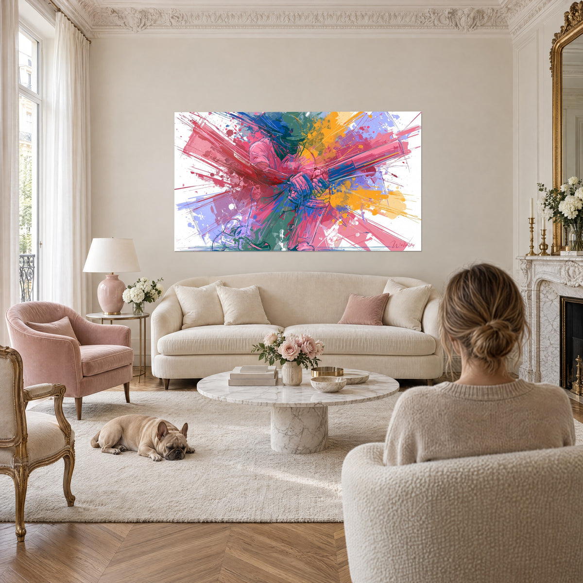 Tableau joueur de cricket casqué en rose et vert, éclaboussures jaunes et violettes, au-dessus d'un canapé dans un salon lumineux