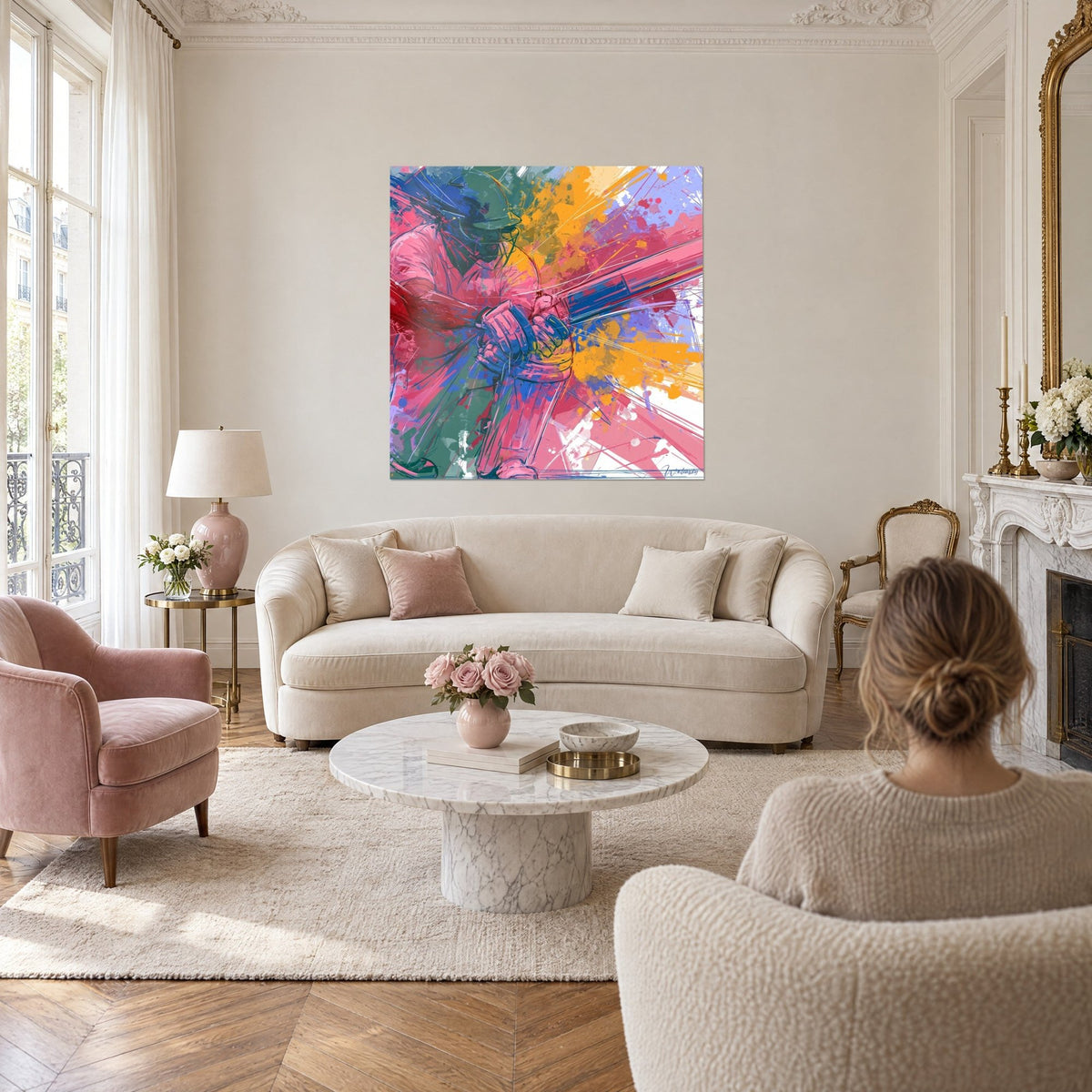 Tableau joueur de cricket casqué frappant la balle, éclaboussures rose et jaune orangé, au-dessus d'un canapé dans un salon lumineux