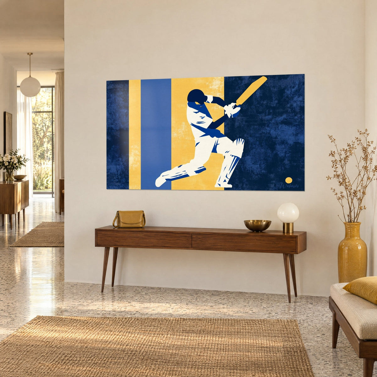 Tableau joueur frappant la balle, battoir doré, fond bleu nuit marbré et bandes jaunes, sur une console en bois d'un couloir clair