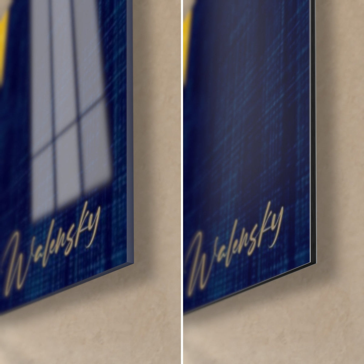 Tableau batteur en bleu nuit et crème, coin bas droit : verre acrylique brillant à gauche, alu Dibond mat à droite, tranche de 3 mm