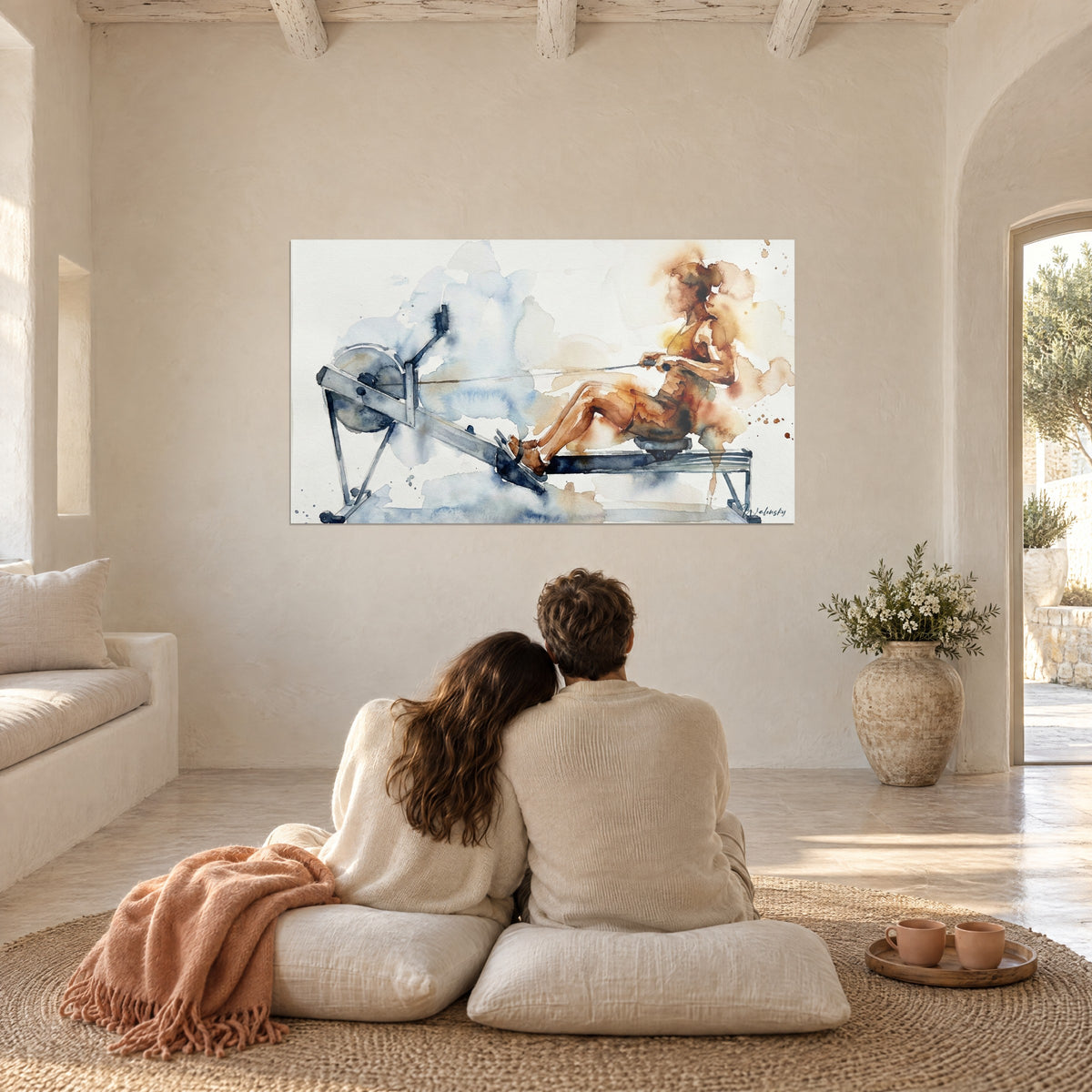 Quadro sforzo sportivo al vogatore, acquerello arancio e azzurro celeste, parete beige, coppia abbracciata su cuscini a terra