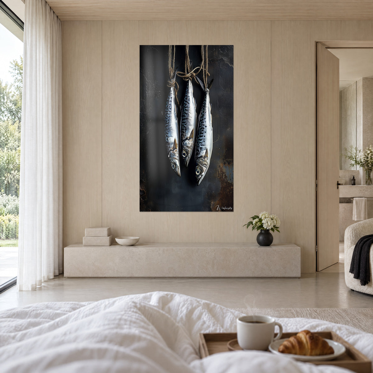 Cuadro de pesca del día en naturaleza muerta, tres pescados nacarados, nudos de cuerda dorada sobre negro pizarra, encima de una cama en un dormitorio claro
