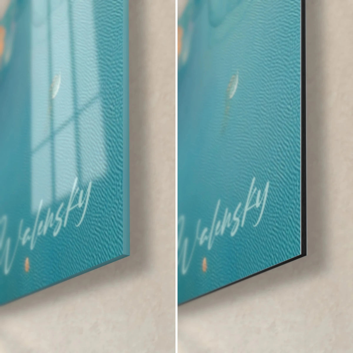 Schilderij cumuluswolken in poederroze en turquoise, glanzende glazen hoek linksonder, mat Dibond en 3 mm rand rechts