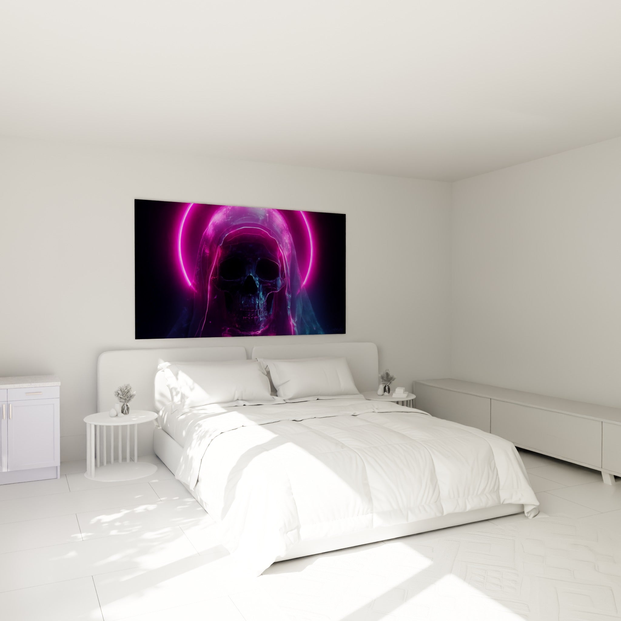 Silhouette fantomatique Cyberpunk bleutée et rose vif accrochée au-dessus d'un lit dans une chambre claire